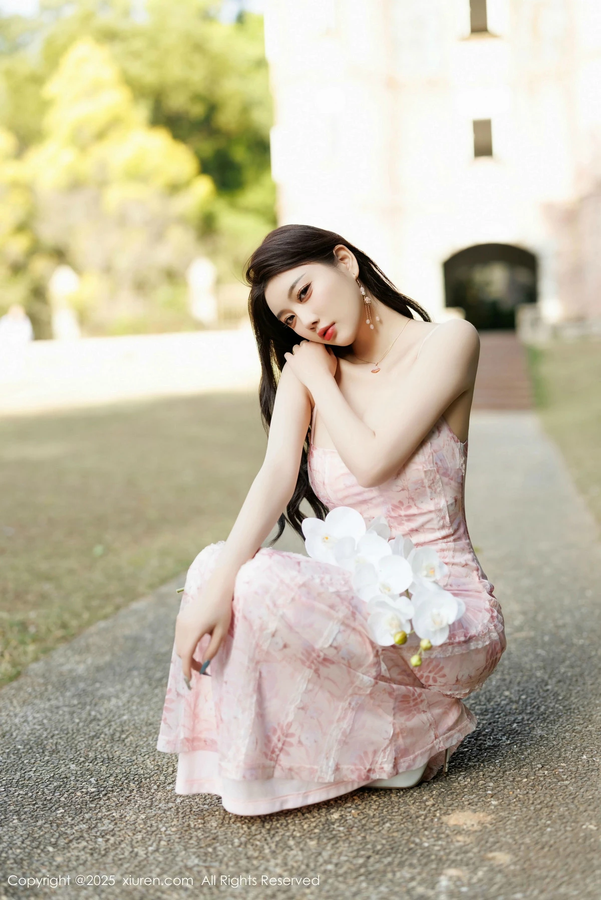 秀人集.com_[XiuRen秀人网]No.9886_女神杨晨晨Yome粉色连衣裙+白色珍珠内衣秀丰腴身材诱惑写真81P