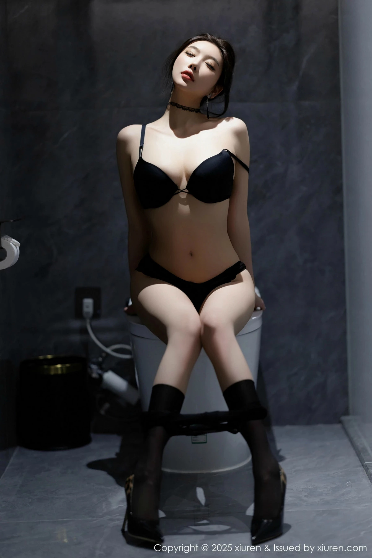 秀人集.com_[XiuRen秀人网]No.9776_女神杨晨晨Yome黑色连衣短裙露黑色内衣配开档黑丝极致魅惑写真101P