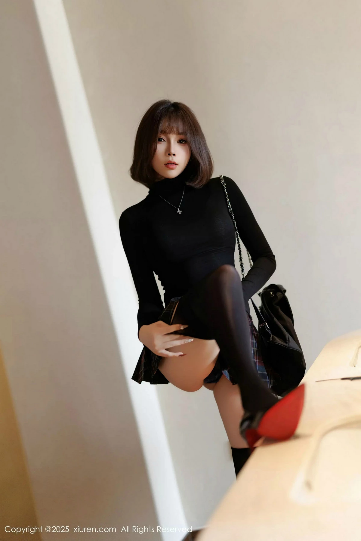 秀人集.com_[XiuRen秀人网]No.9944_女神徐莉芝Booty性感格子短裙露蓝色内衣配黑丝袜秀美腿诱惑写真85P