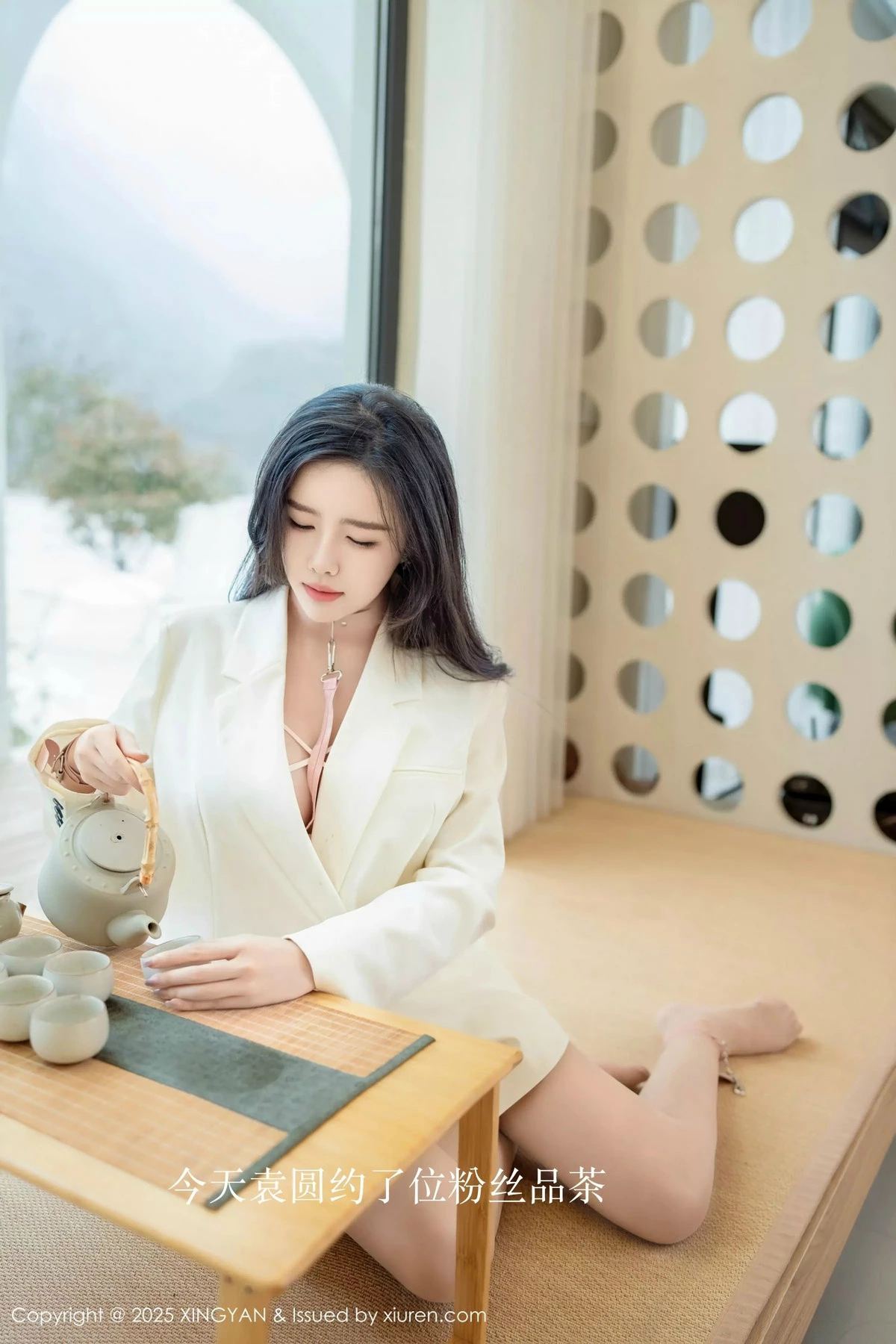 秀人集.com_[XINGYAN星颜社]VOL.315_模特袁圆白色西服露白色蕾丝内衣配超薄白丝秀美腿诱惑写真79P