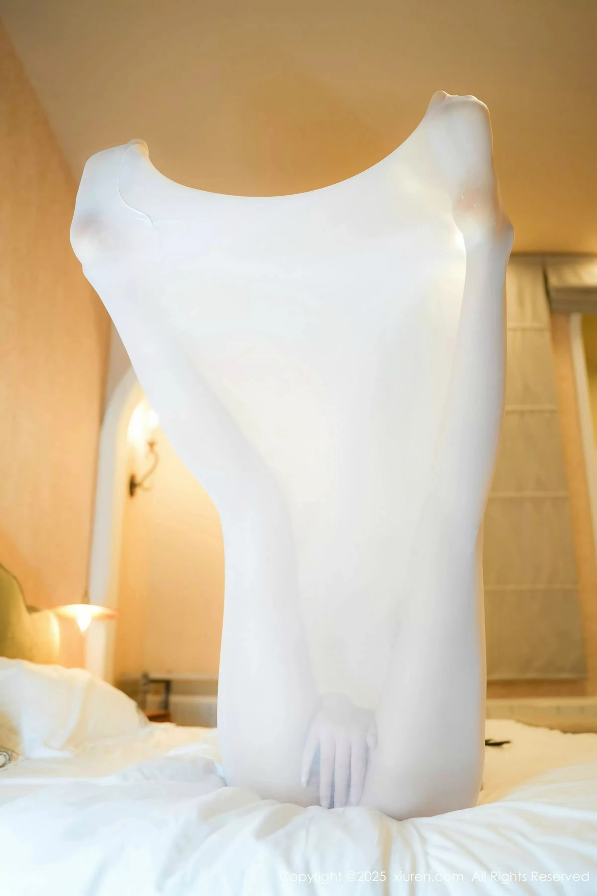 秀人集.com_[XiuRen秀人网]No.9941_模特美少女@私房床上性感破烂白色连体丝袜秀火辣身材诱惑写真63P