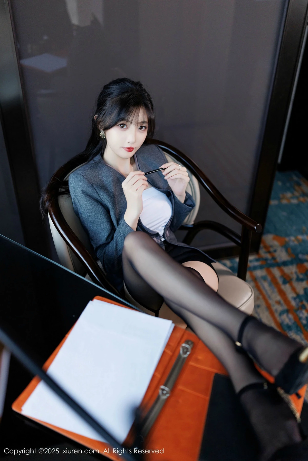 秀人集.com_[XiuRen秀人网]No.9957_模特樱桃小阑子性感紫色蕾丝内衣配黑丝吊袜秀曼妙身姿诱惑写真85P