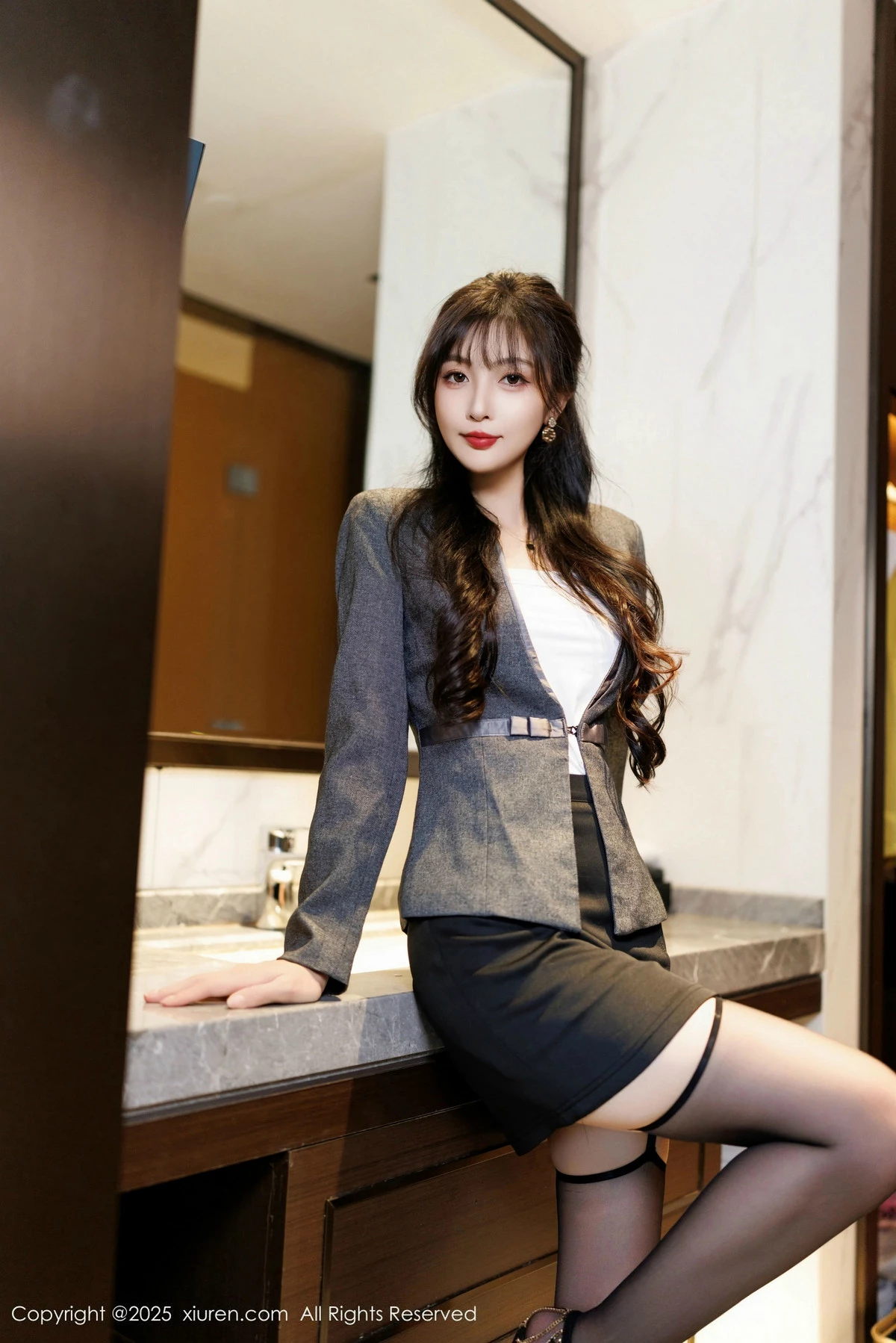 秀人集.com_[XiuRen秀人网]No.9957_模特樱桃小阑子性感紫色蕾丝内衣配黑丝吊袜秀曼妙身姿诱惑写真85P