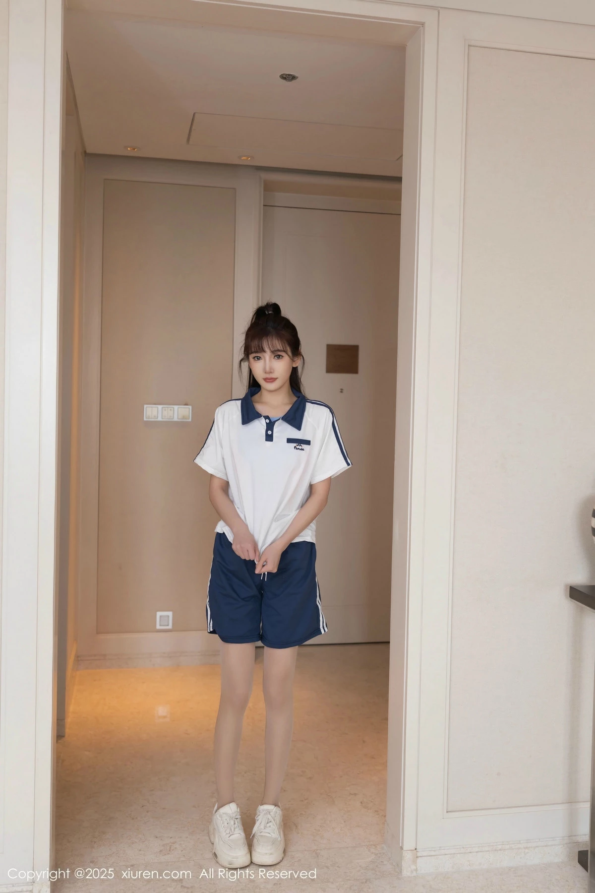 秀人集.com_[XiuRen秀人网]No.9979_模特陆萱萱性感蓝白色学生运动装配超薄肉丝秀柔美身姿诱惑写真84P