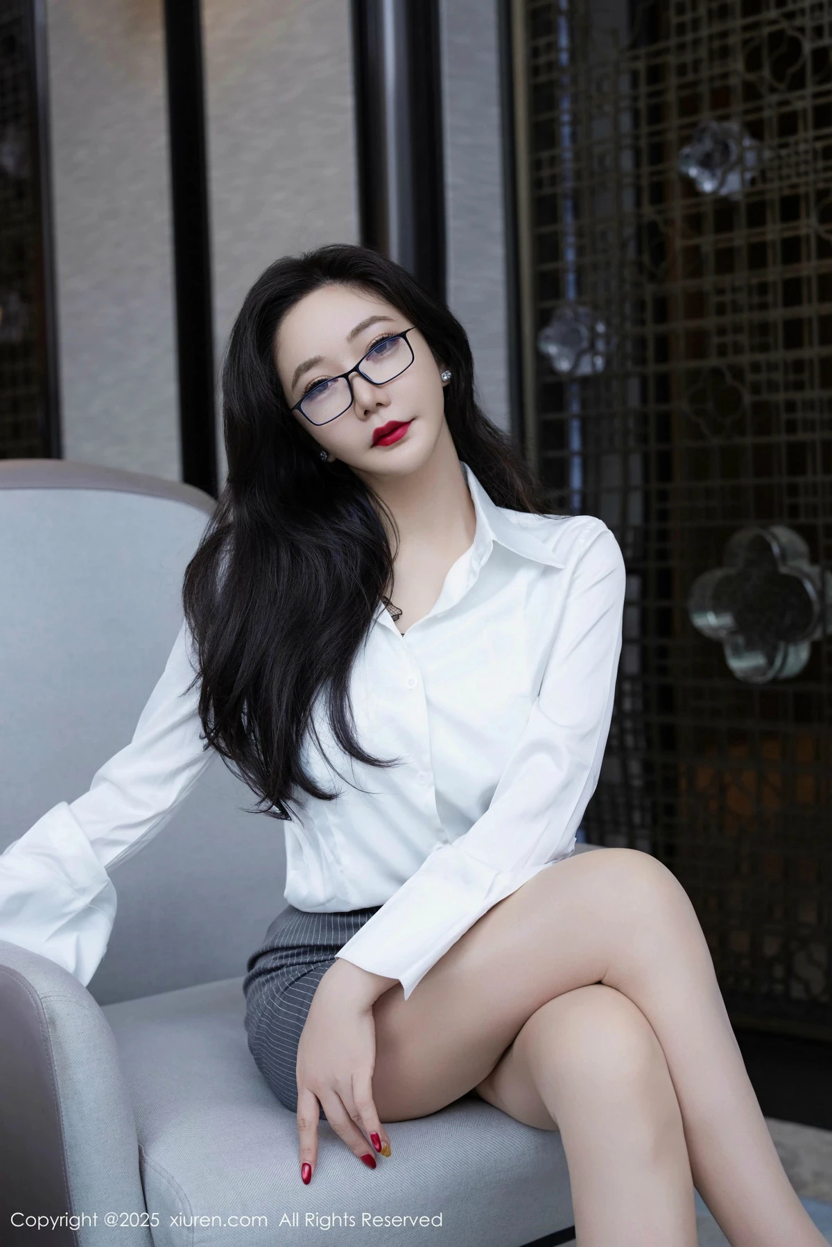 秀人集.com_[XiuRen秀人网]No.9976_女神心妍小公主性感白衬衫配灰短裙露蓝色内衣秀完美诱身材惑写真74P