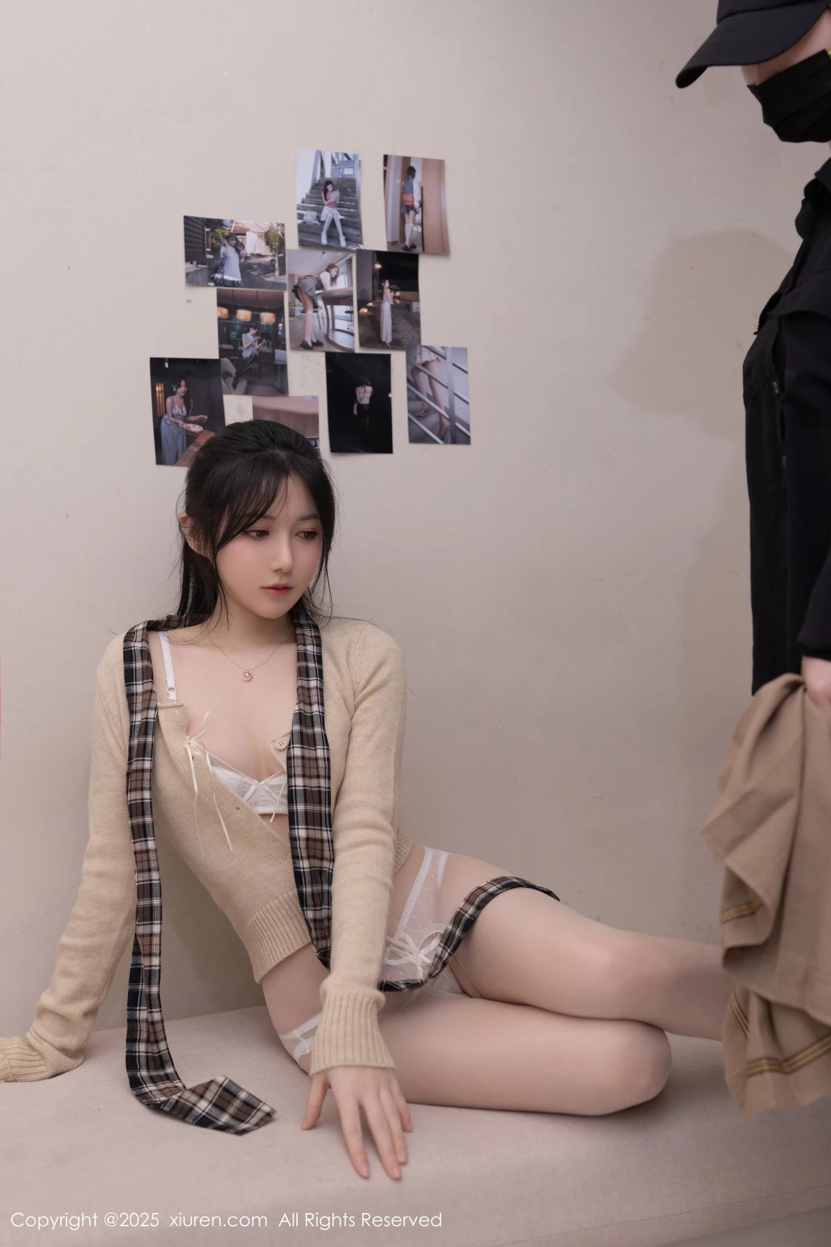 秀人集.com_[XiuRen秀人网]No.9988_模特鱼子酱Fish性感浅色短裙配开档白丝秀曼妙身姿完美诱惑写真82P