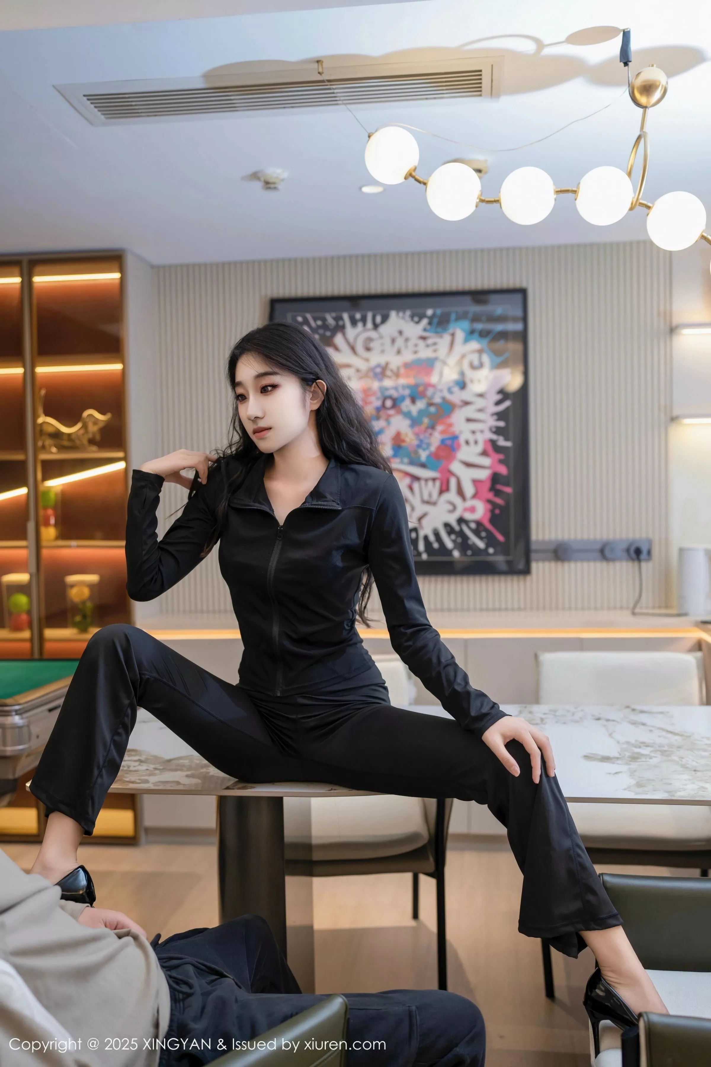 秀人集.com_[XINGYAN星颜社]VOL.321_模特星冉性感黑色外套露白色内衣秀曼妙身姿撩人诱惑写真76P