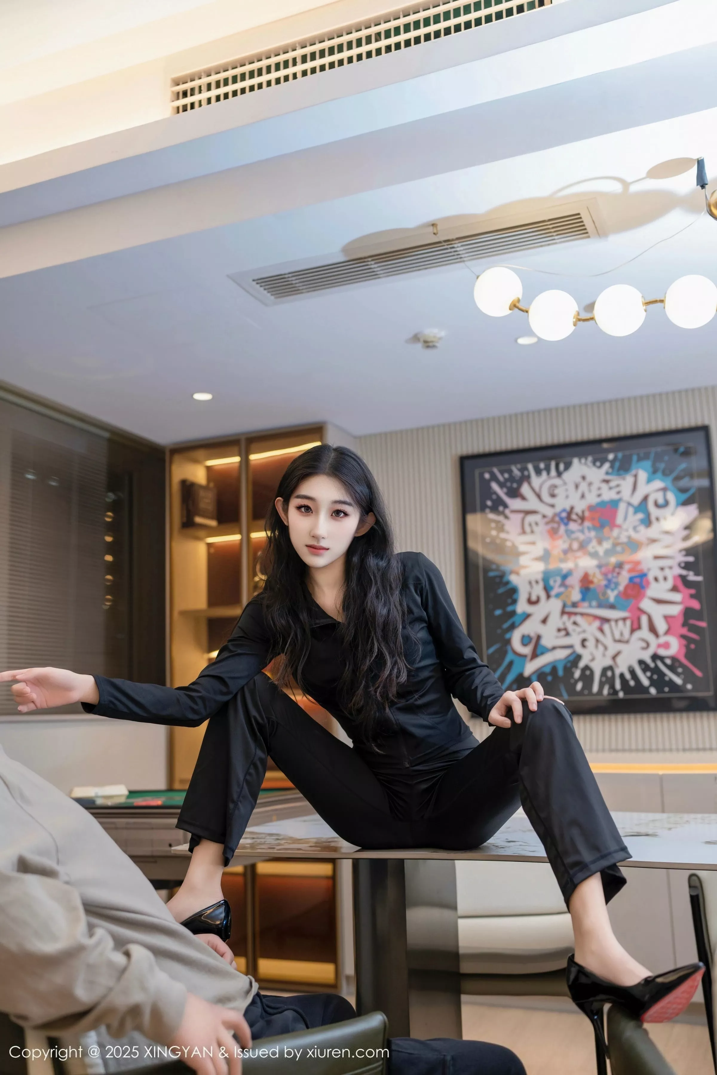 秀人集.com_[XINGYAN星颜社]VOL.321_模特星冉性感黑色外套露白色内衣秀曼妙身姿撩人诱惑写真76P