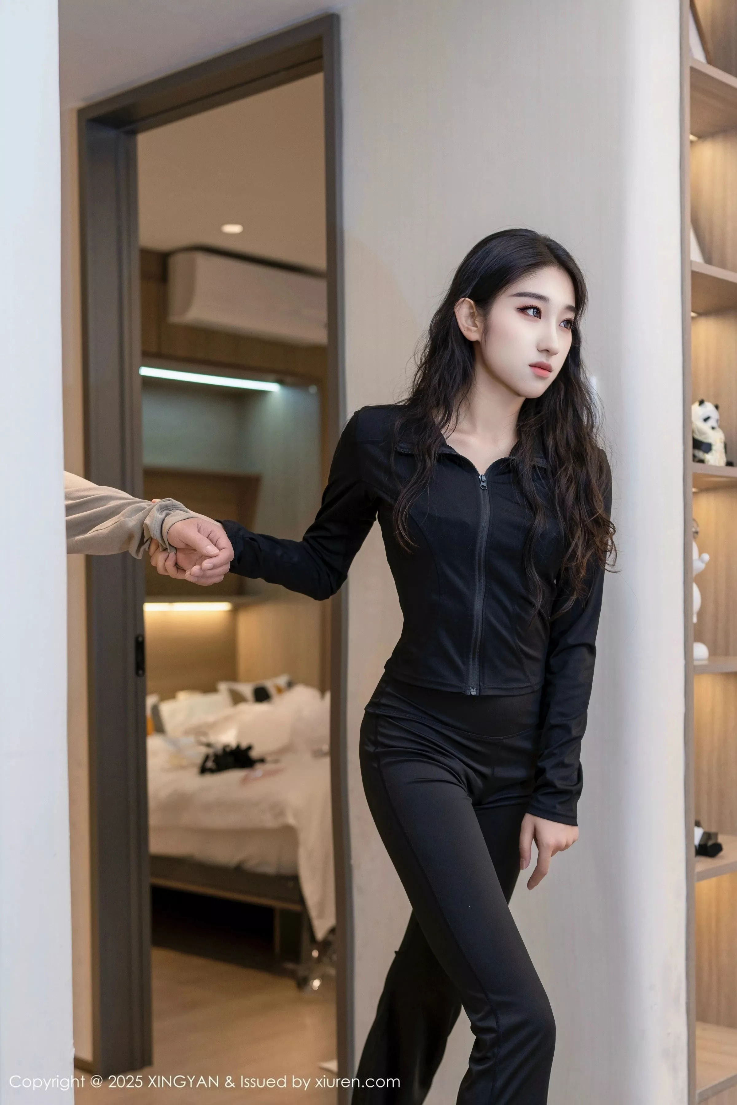 秀人集.com_[XINGYAN星颜社]VOL.321_模特星冉性感黑色外套露白色内衣秀曼妙身姿撩人诱惑写真76P