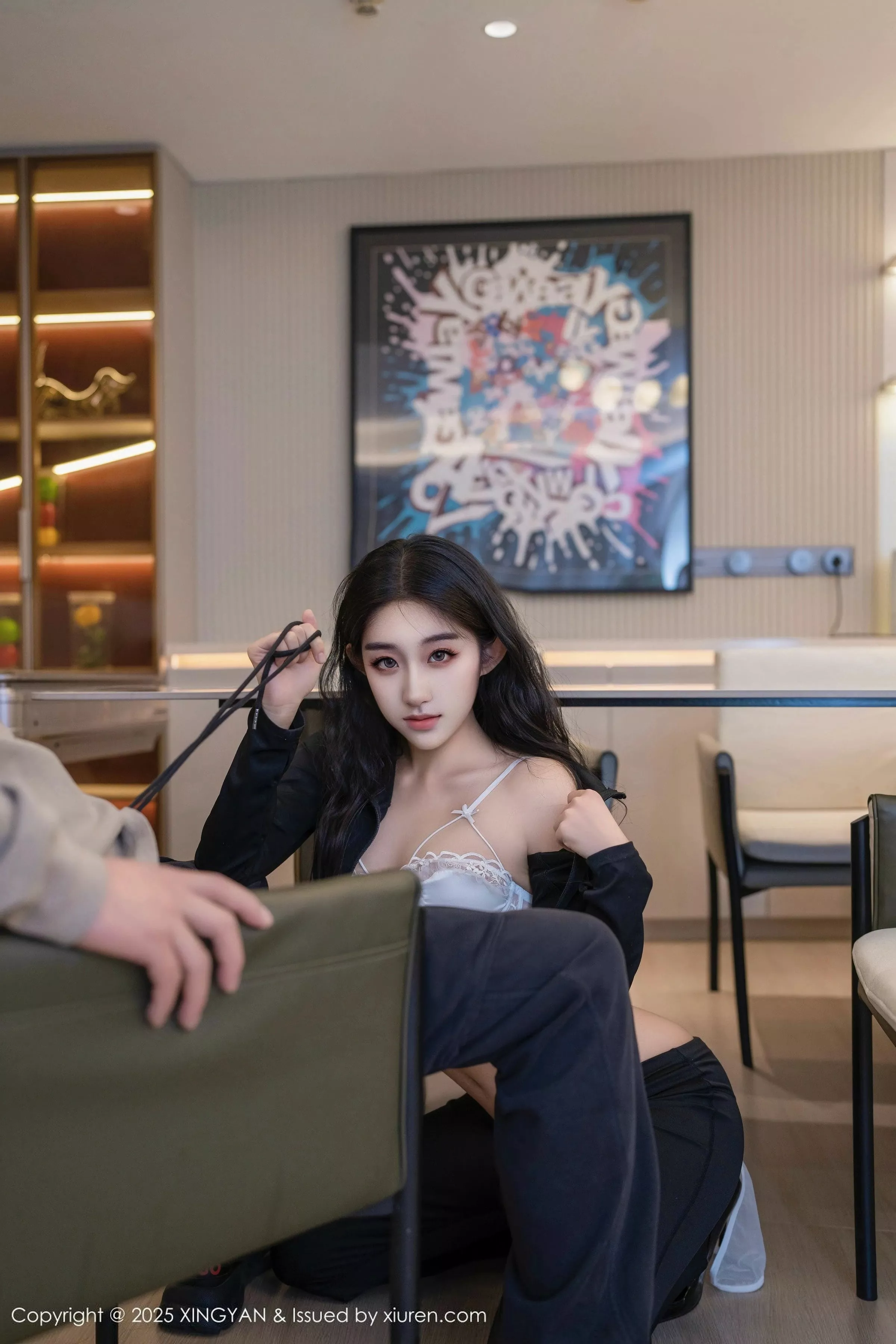 秀人集.com_[XINGYAN星颜社]VOL.321_模特星冉性感黑色外套露白色内衣秀曼妙身姿撩人诱惑写真76P