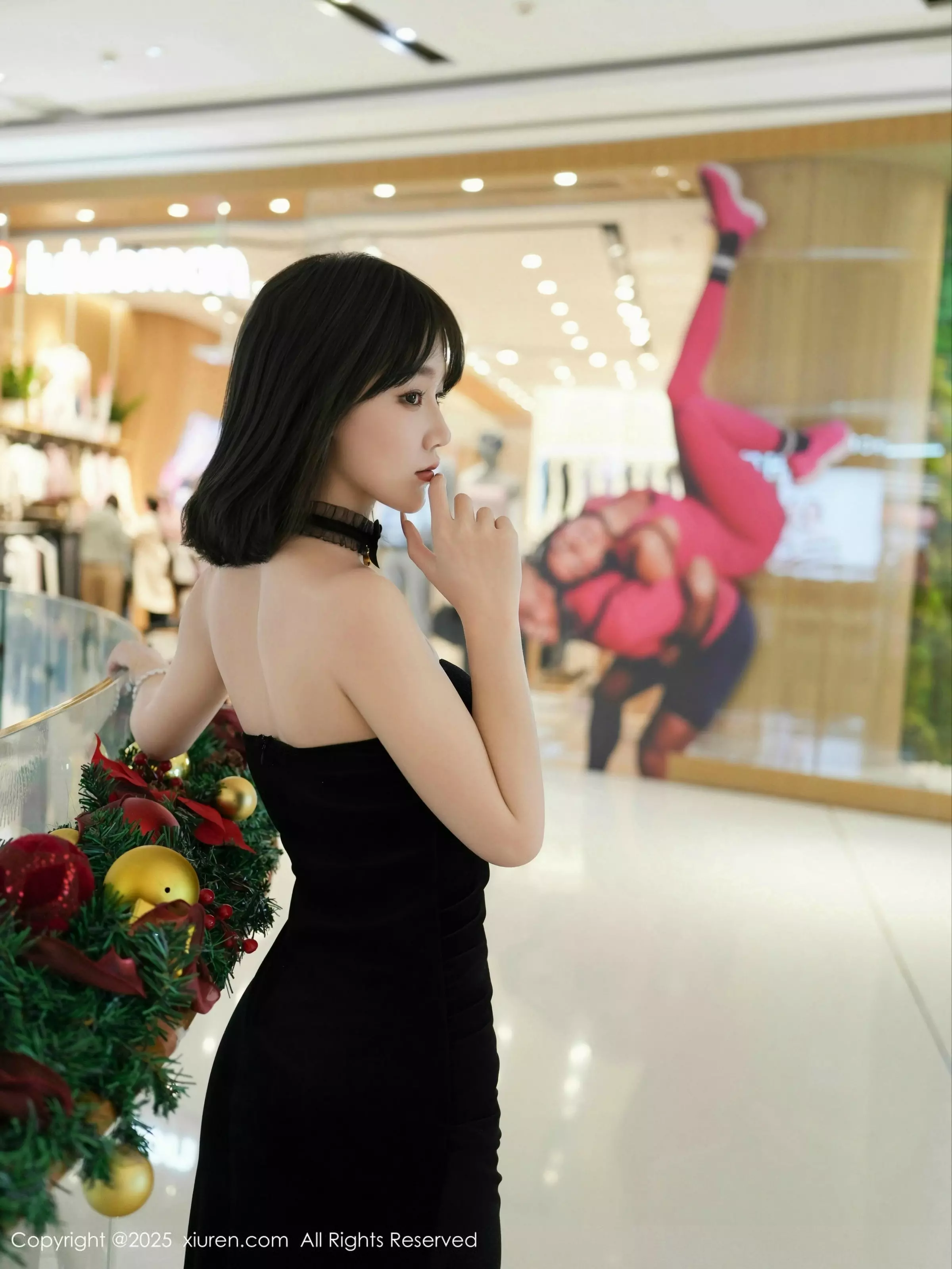 秀人集.com_[XiuRen秀人网]No.10000_新人模特阿汁性感黑色礼服配超薄黑丝秀曼妙身姿完美诱惑写真75P