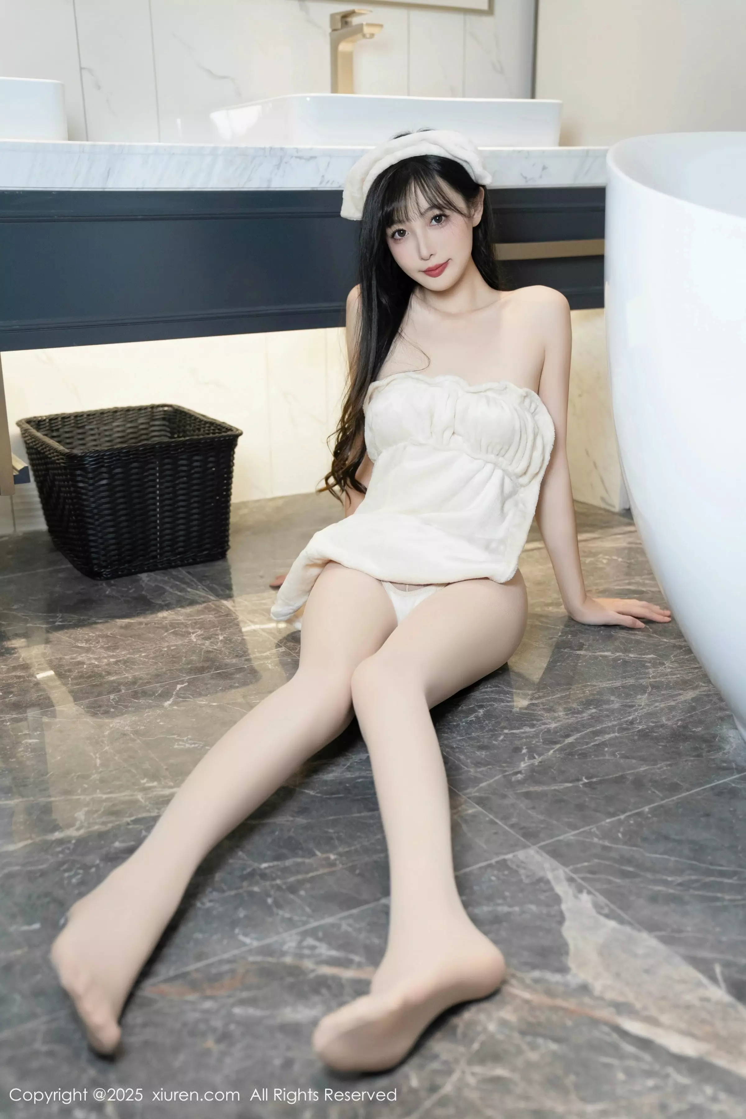 秀人集.com_[XiuRen秀人网]No.10005_模特樱桃小阑子浴室场景性感白色浴袍配原色丝袜秀美腿诱惑写真87P