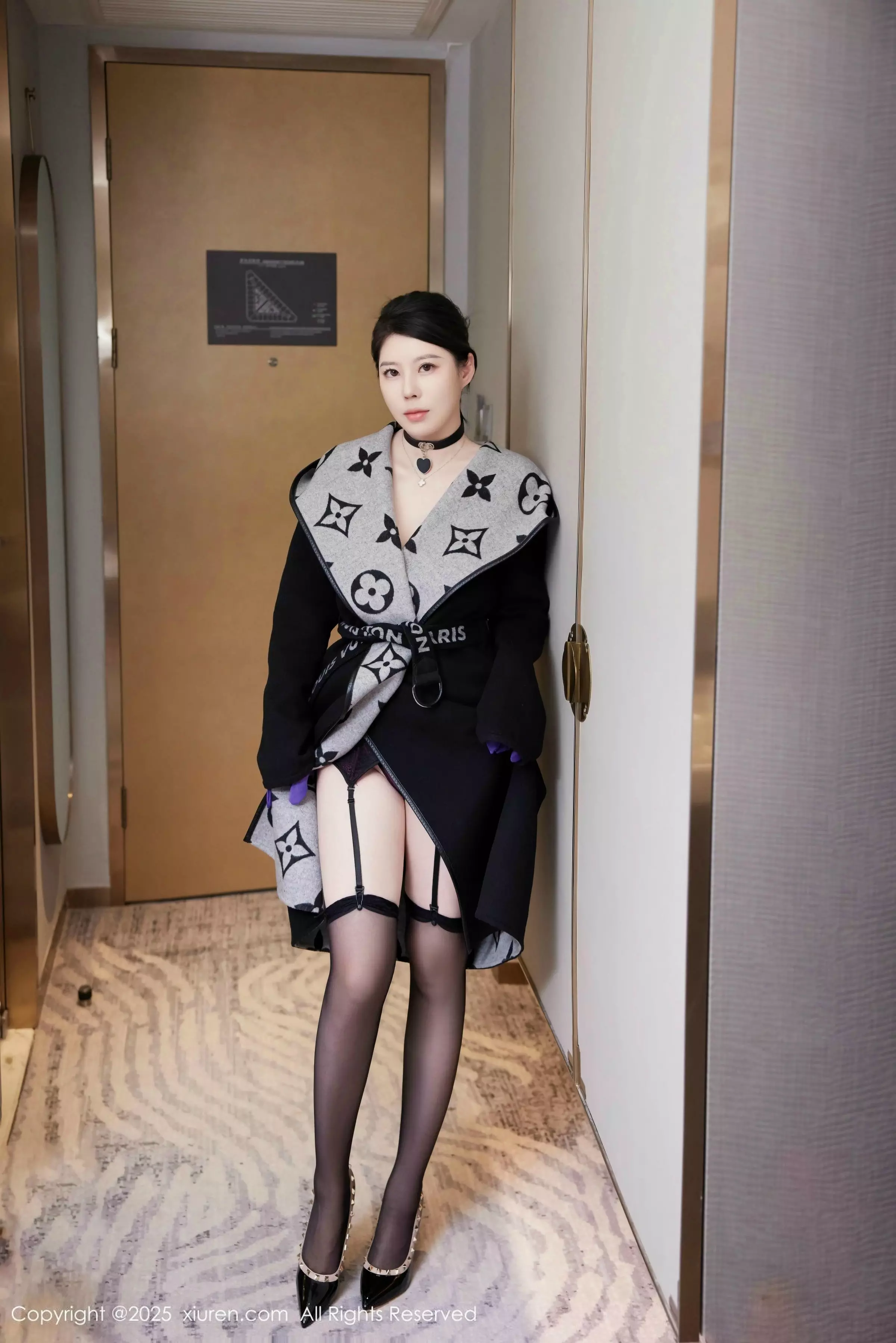 秀人集.com_[XiuRen秀人网]No.10001_模特白茹雪abby性感紫色情趣内衣配黑丝吊袜秀丰腴身材诱惑写真62P