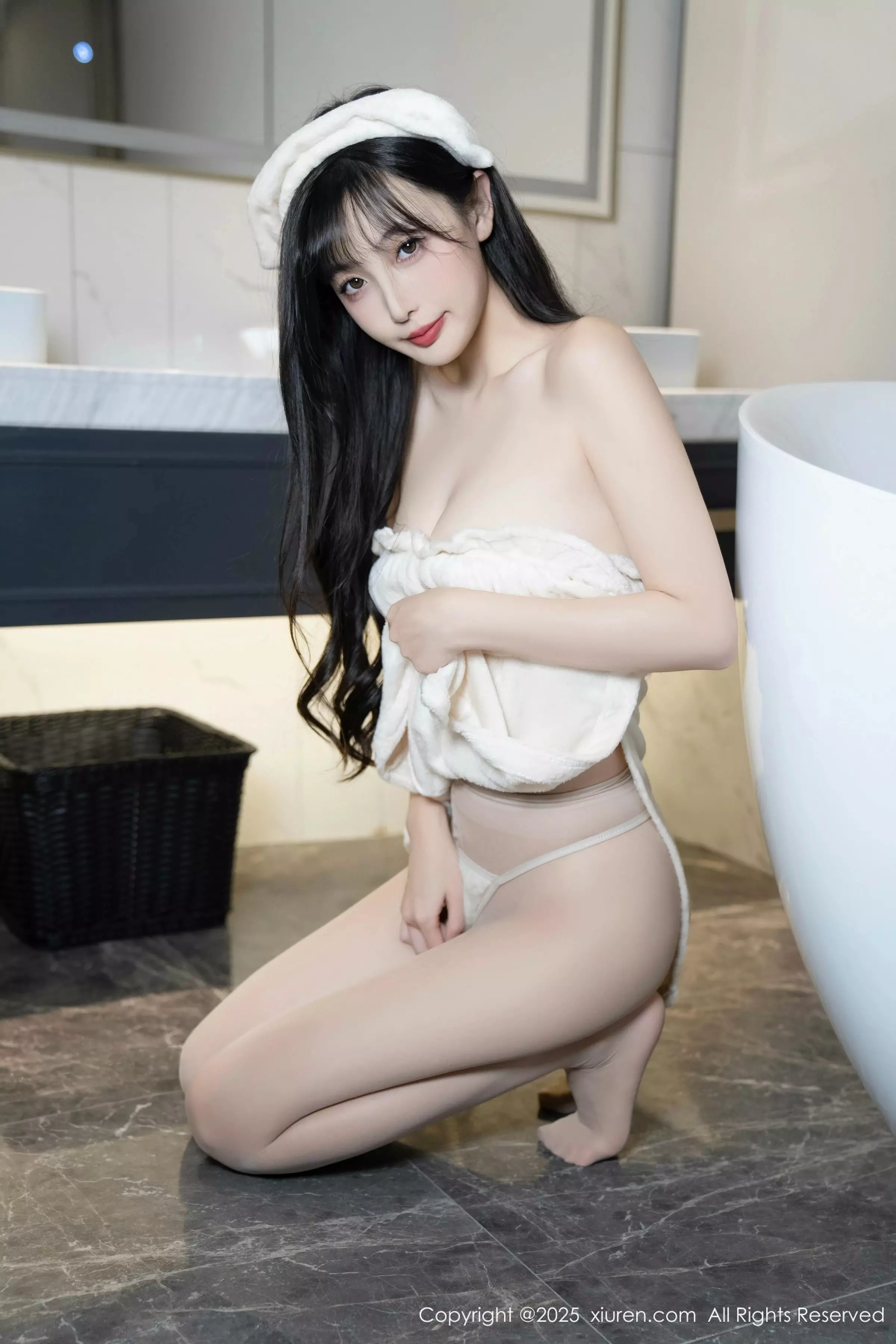 秀人集.com_[XiuRen秀人网]No.10005_模特樱桃小阑子浴室场景性感白色浴袍配原色丝袜秀美腿诱惑写真87P