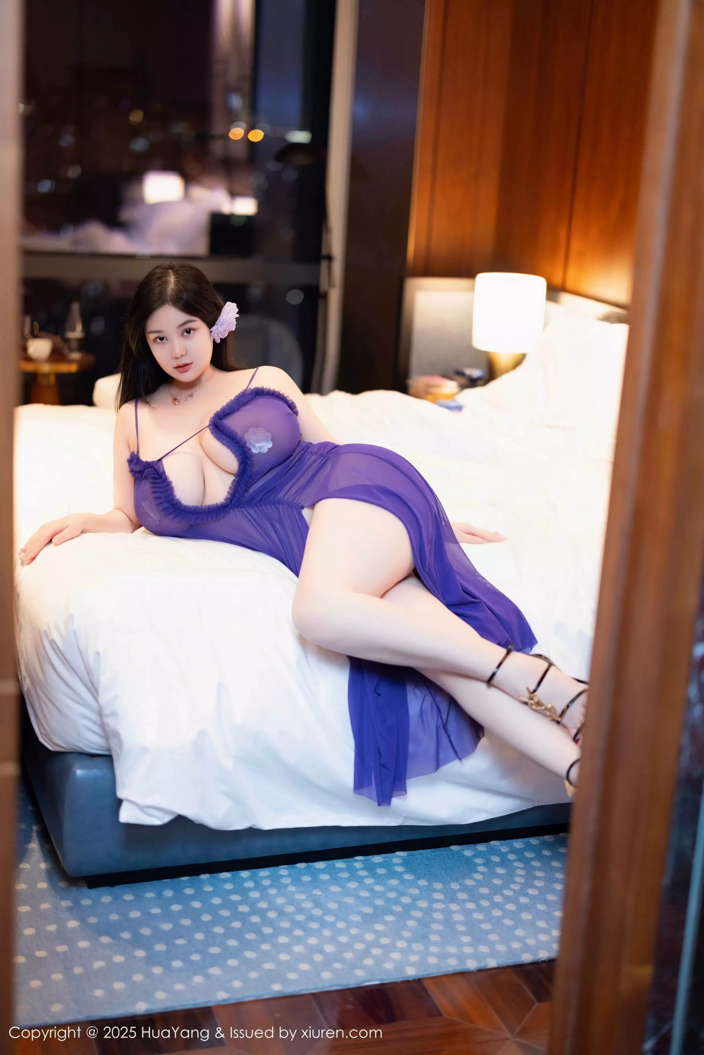 秀人集.com_[HuaYang花漾]Vol.635_女神易阳Silvia私房性感紫色吊带连衣裙秀丰乳肥臀惹火诱惑写真57P