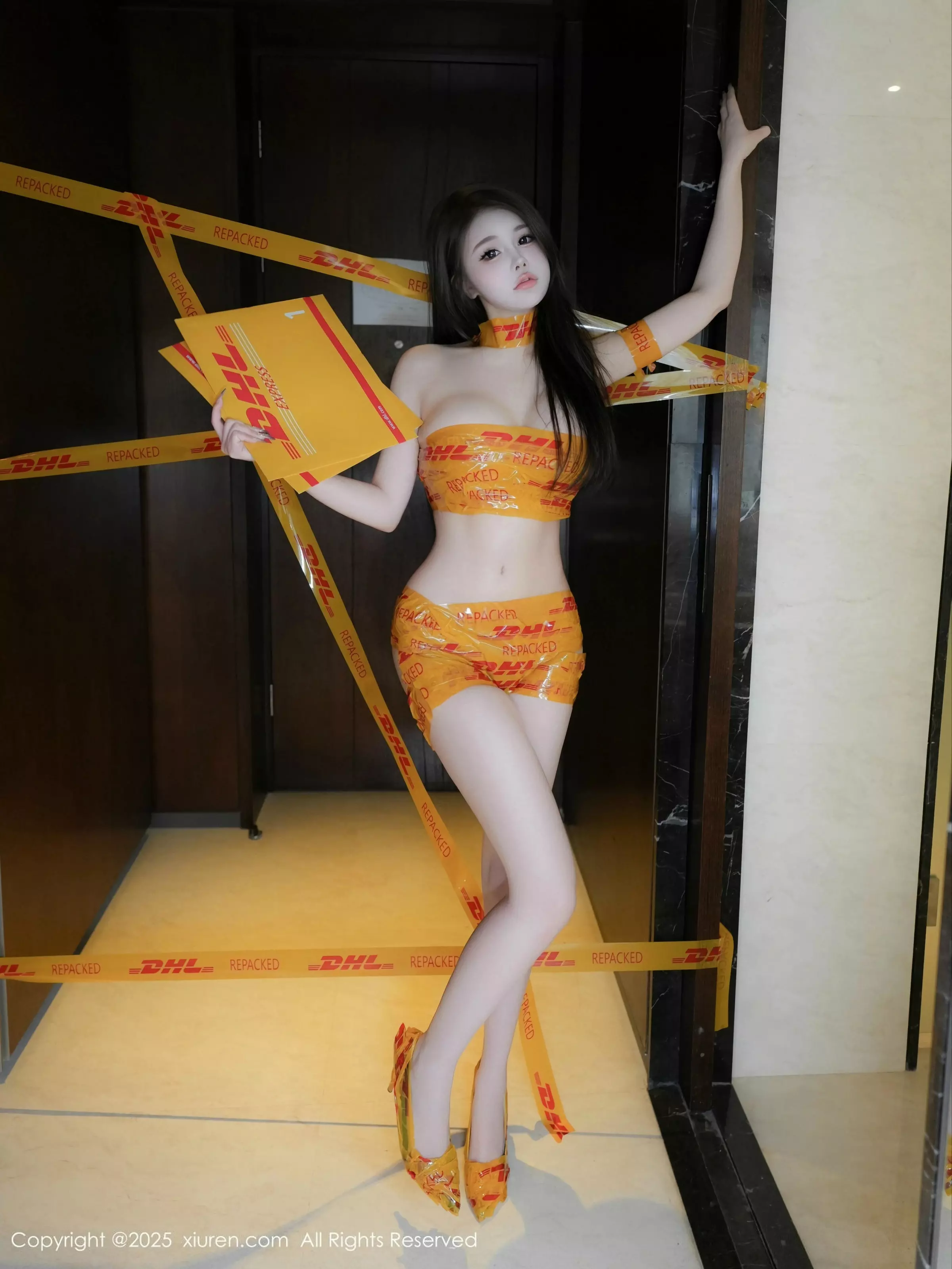 秀人集.com_[XiuRen秀人网]No.10016_模特甜妮户外性感黄色胶带裹身秀完美身材白嫩肌肤诱惑写真76P