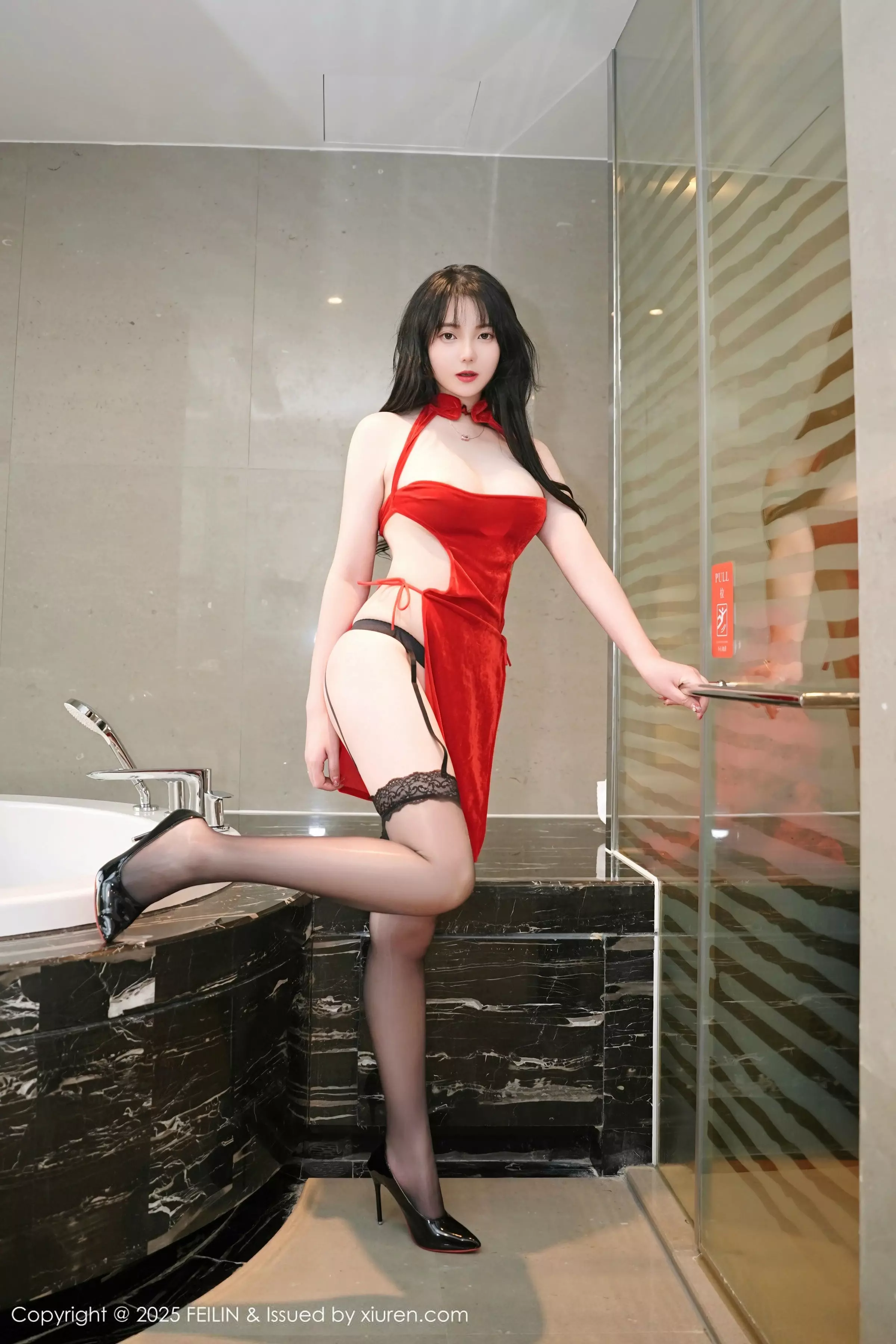 秀人集.com_[FeiLin嗲囡囡]VOL.505_模特软情性感红色情趣服饰配黑丝吊袜秀凹凸身材撩人诱惑写真59P