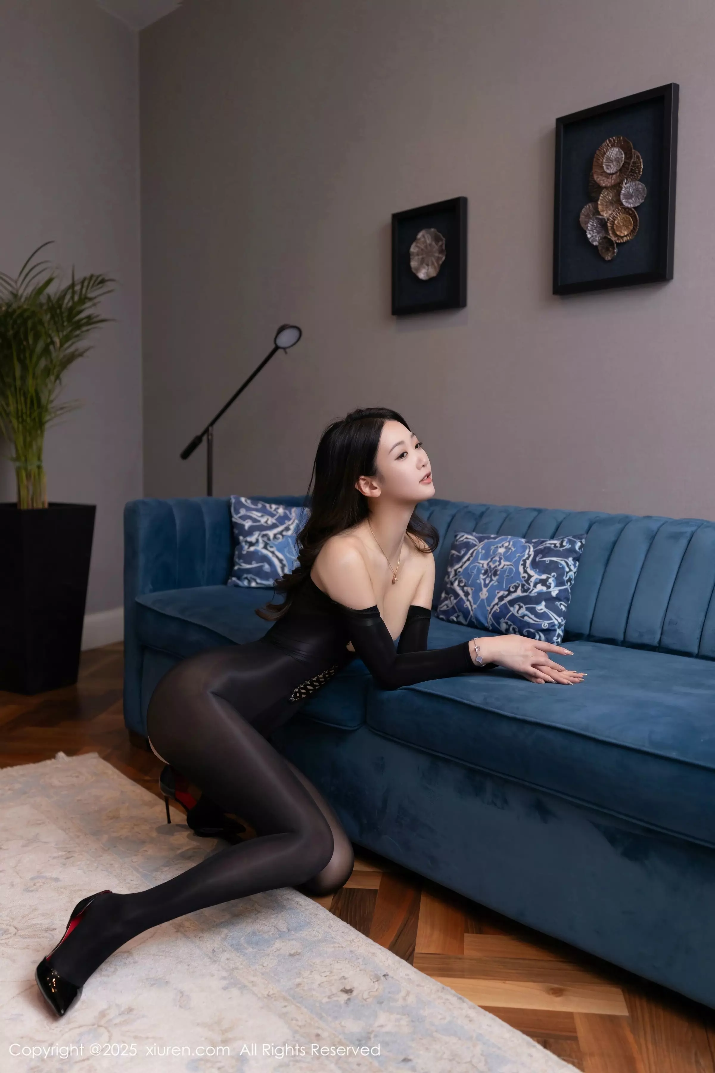 秀人集.com_[XiuRen秀人网]No.10030_模特唐安琪性感黑色外衣露开档连体黑丝袜秀完美身材诱惑写真79P