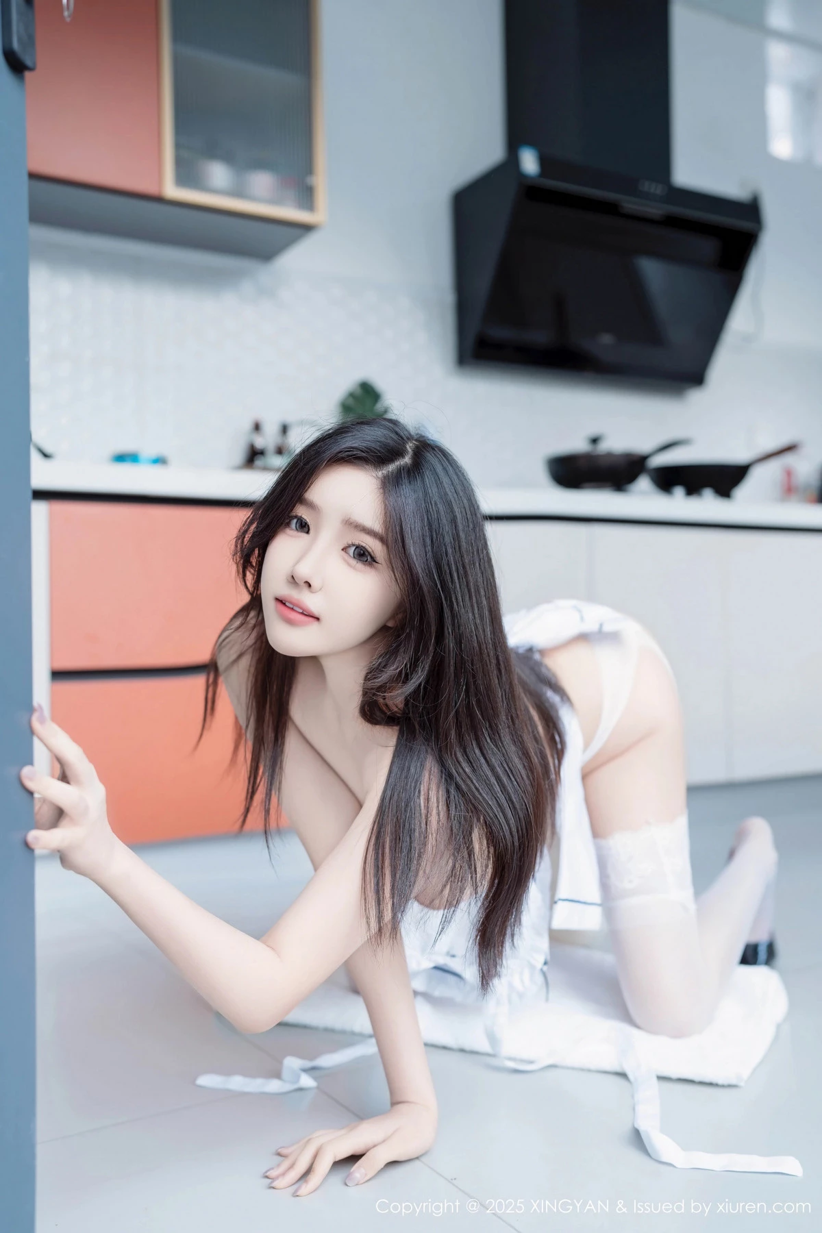 秀人集.com_[XINGYAN星颜社]VOL.310_模特袁圆性感白色情趣服饰配白丝吊袜秀惹火身材诱惑写真80P