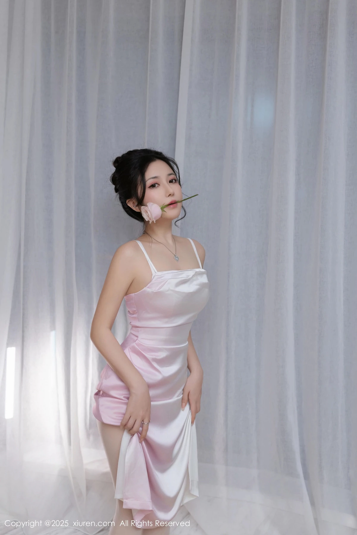 秀人集.com_[XiuRen秀人网]No.9907_模特鱼子酱Fish生日主题白色内衣配超薄肉丝秀曼妙身姿诱惑写真80P