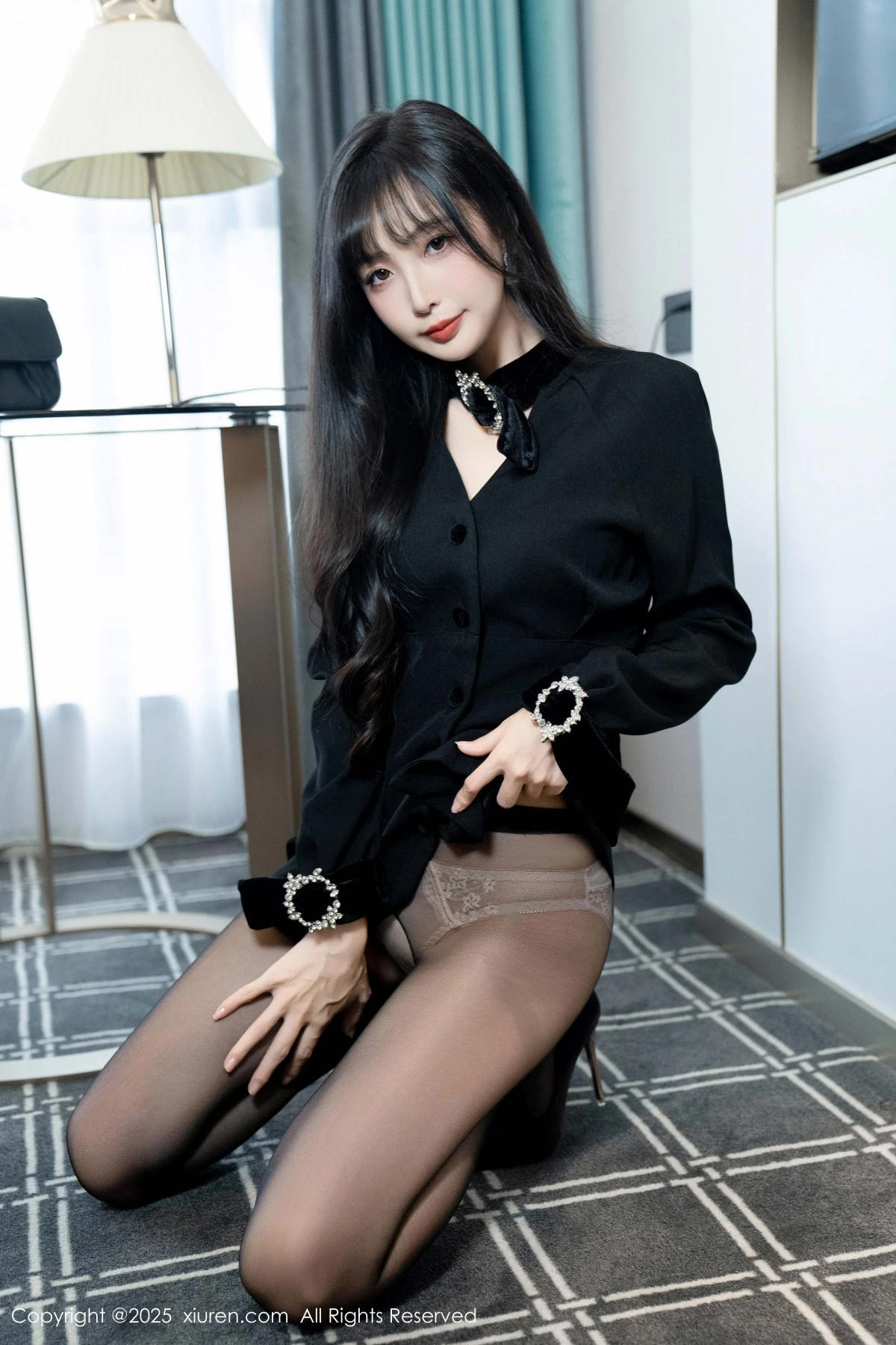 秀人集.com_[XiuRen秀人网]No.9918_模特樱桃小阑子黑色外套露性感内衣配开档黑丝秀曼妙身姿诱惑写真99P