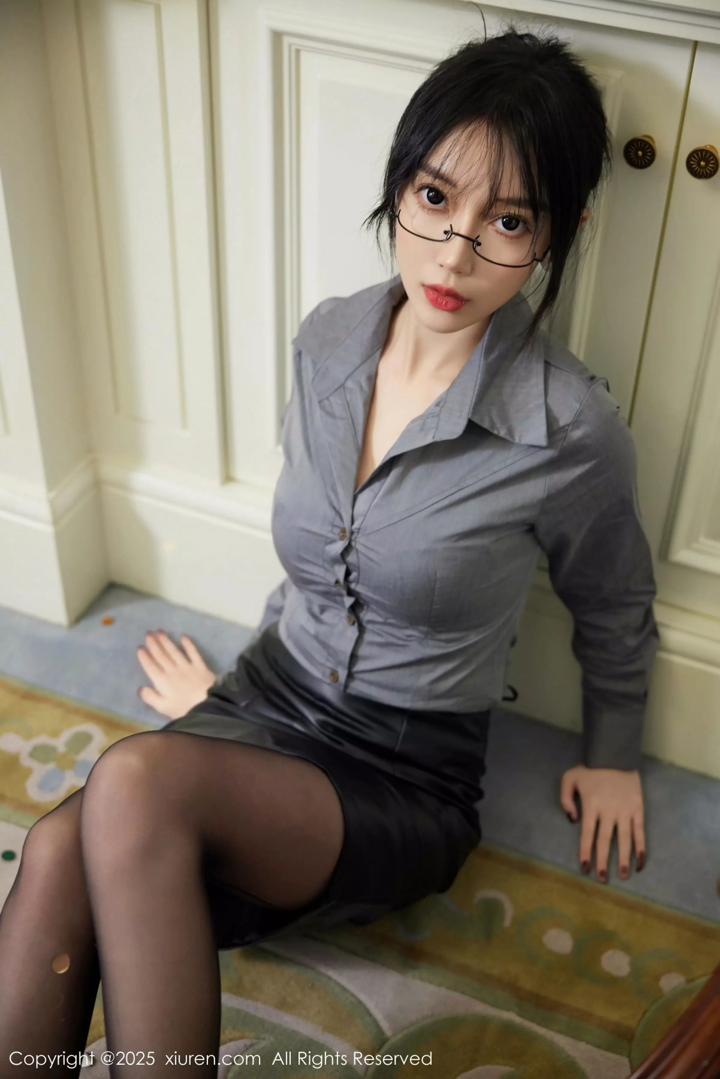 秀人集.com_[XiuRen秀人网]No.10043_模特玥儿玥er性感Ol职业装露黑色内衣配超薄黑丝秀美腿诱惑写真87P