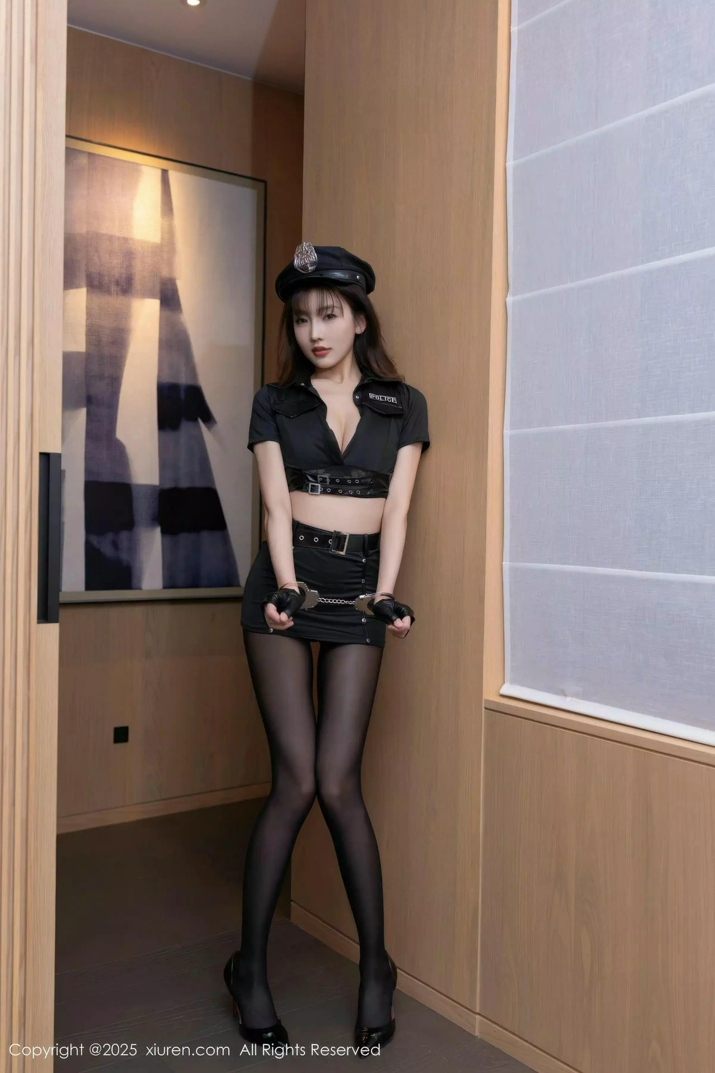 秀人集.com_[XiuRen秀人网]No.10081_模特陆萱萱性感制服短裙露超薄黑丝秀完美身材惹火诱惑写真81P