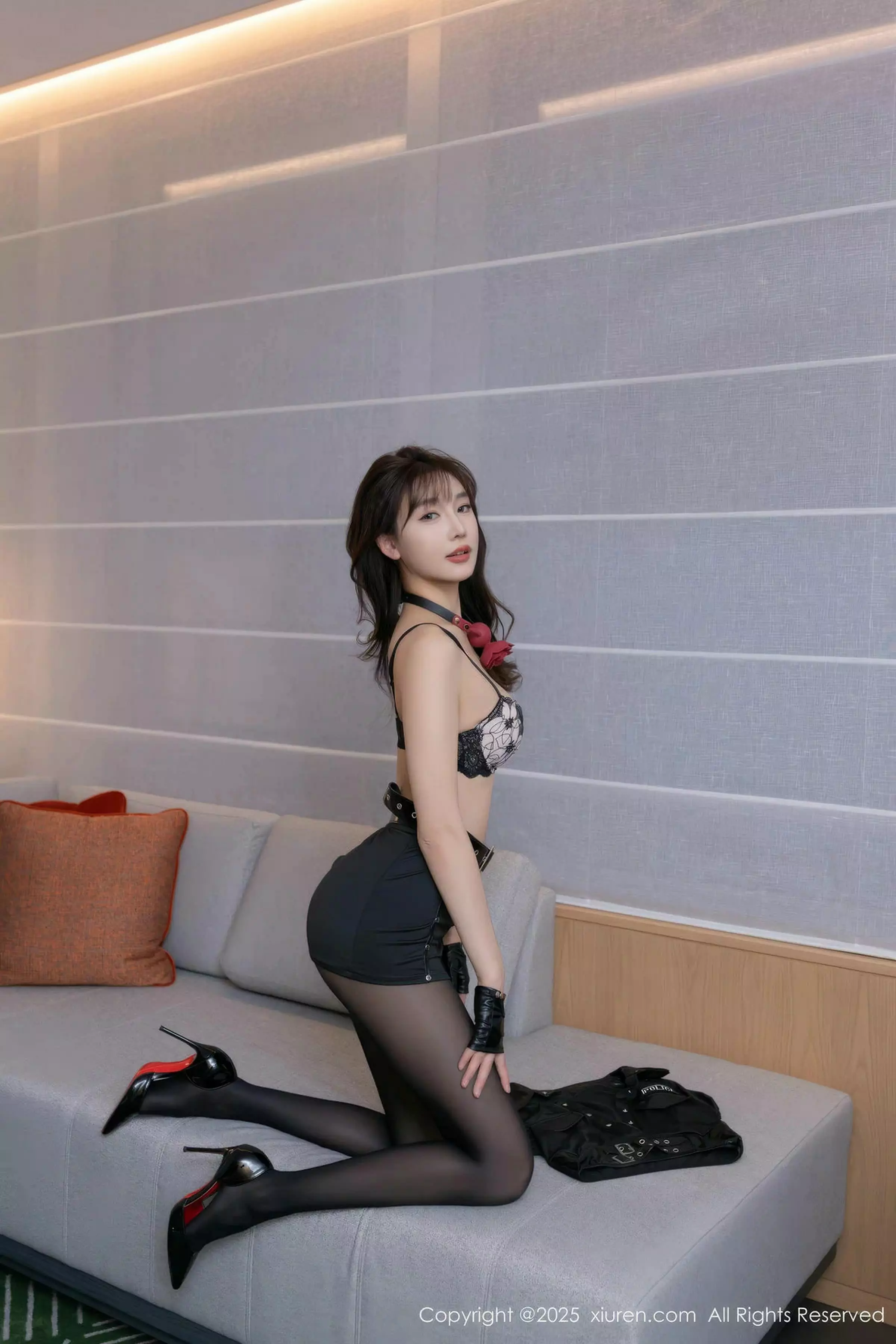 秀人集.com_[XiuRen秀人网]No.10081_模特陆萱萱性感制服短裙露超薄黑丝秀完美身材惹火诱惑写真81P