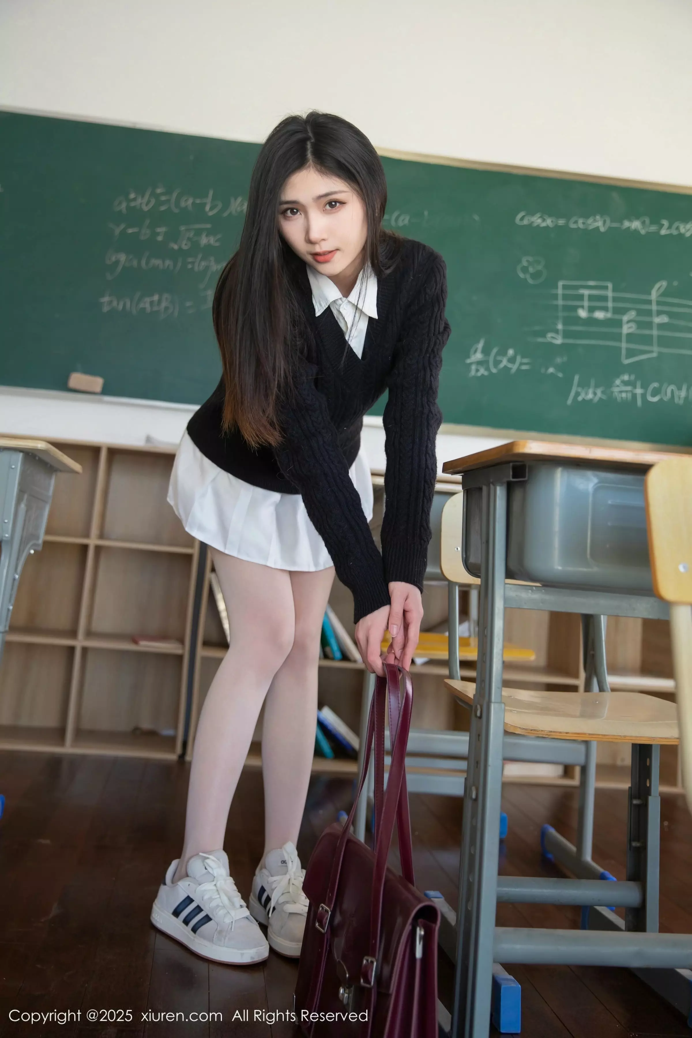 秀人集.com_[XiuRen秀人网]No.10078_模特刘婷婷教室场景性感白色短裙配白丝袜秀完美身材诱惑写真80P