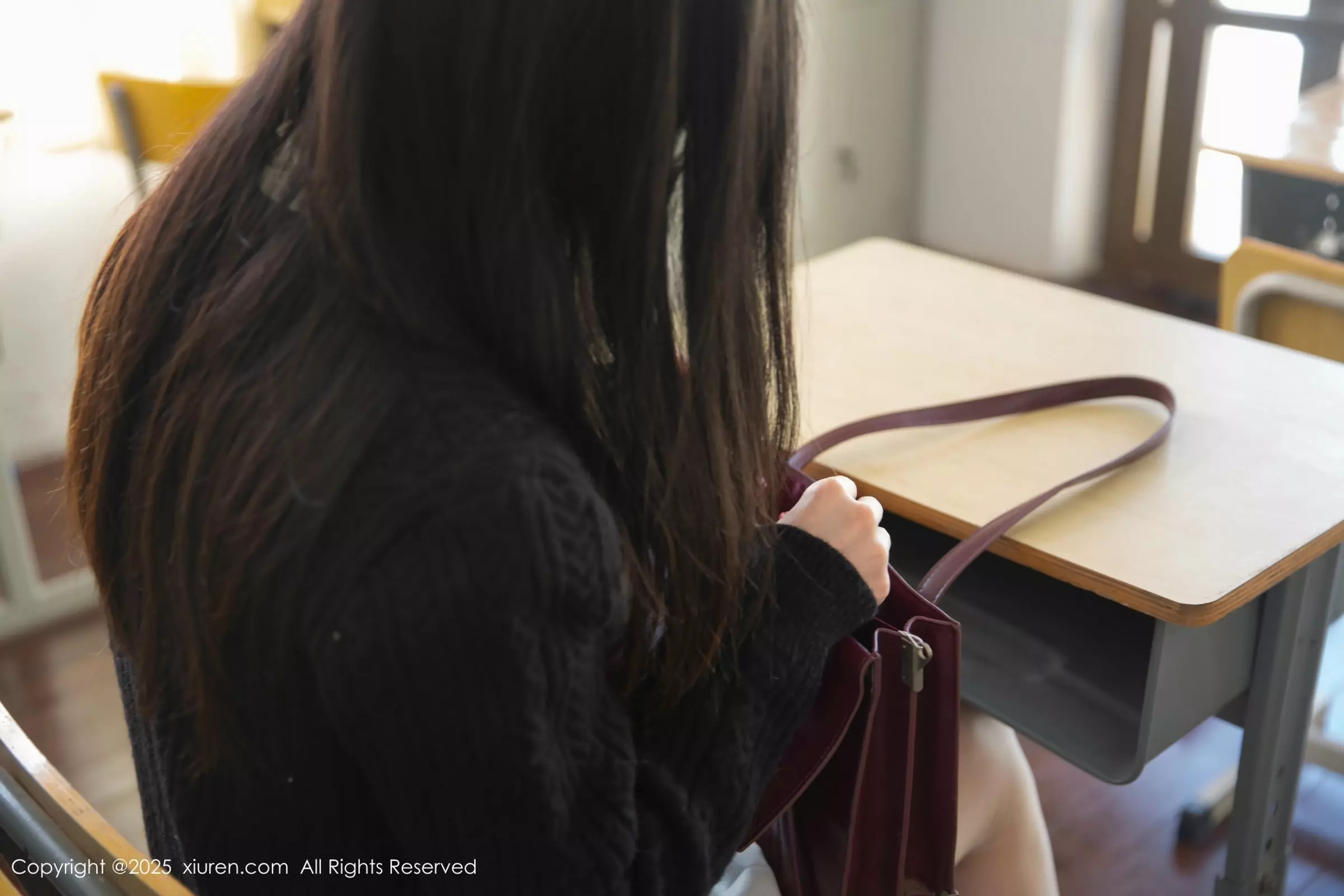 秀人集.com_[XiuRen秀人网]No.10078_模特刘婷婷教室场景性感白色短裙配白丝袜秀完美身材诱惑写真80P