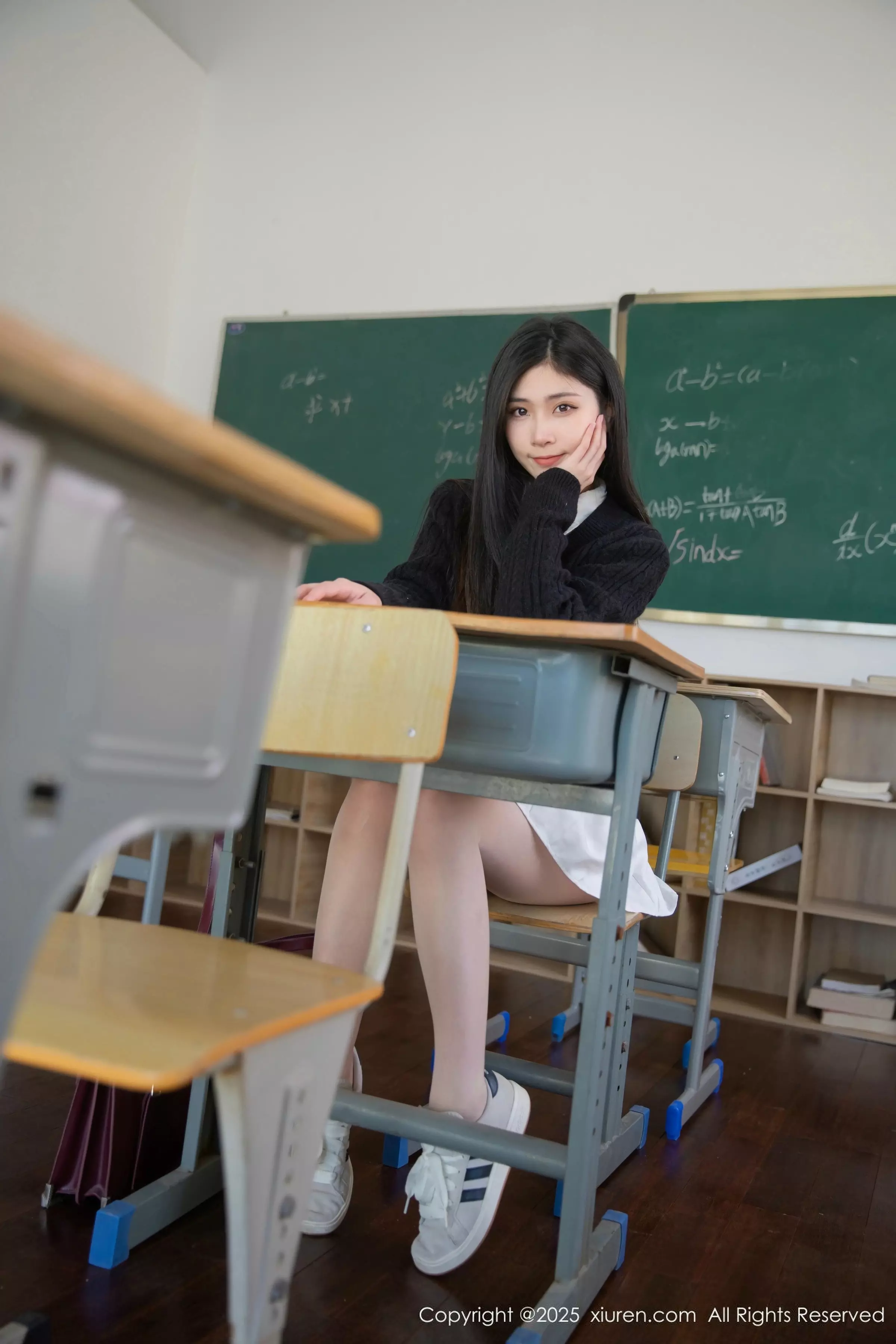 秀人集.com_[XiuRen秀人网]No.10078_模特刘婷婷教室场景性感白色短裙配白丝袜秀完美身材诱惑写真80P