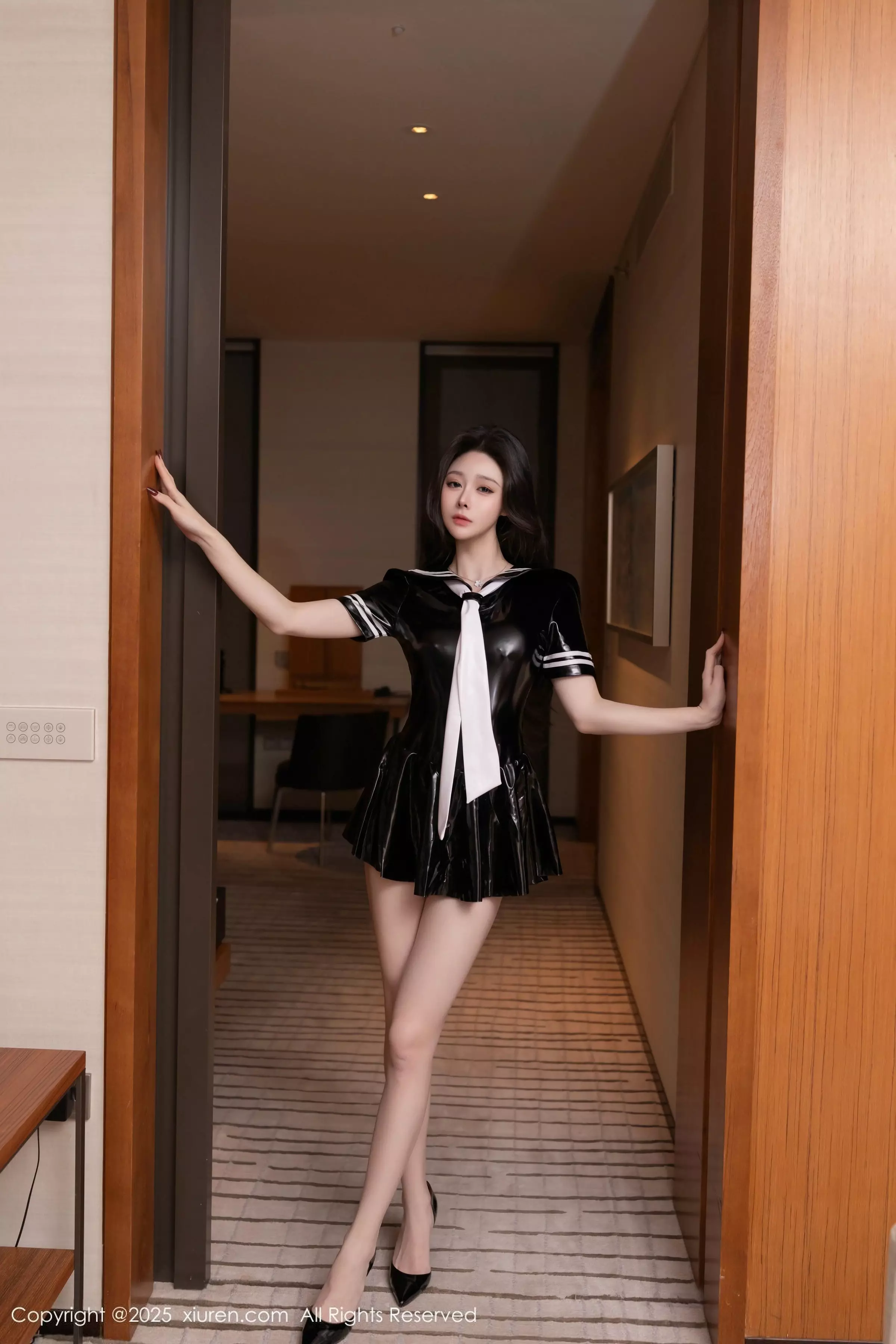 秀人集.com_[XiuRen秀人网]No.10087_模特小逗逗性感黑色胶衣+魅惑连体黑丝秀曼妙身姿撩人诱惑写真82P