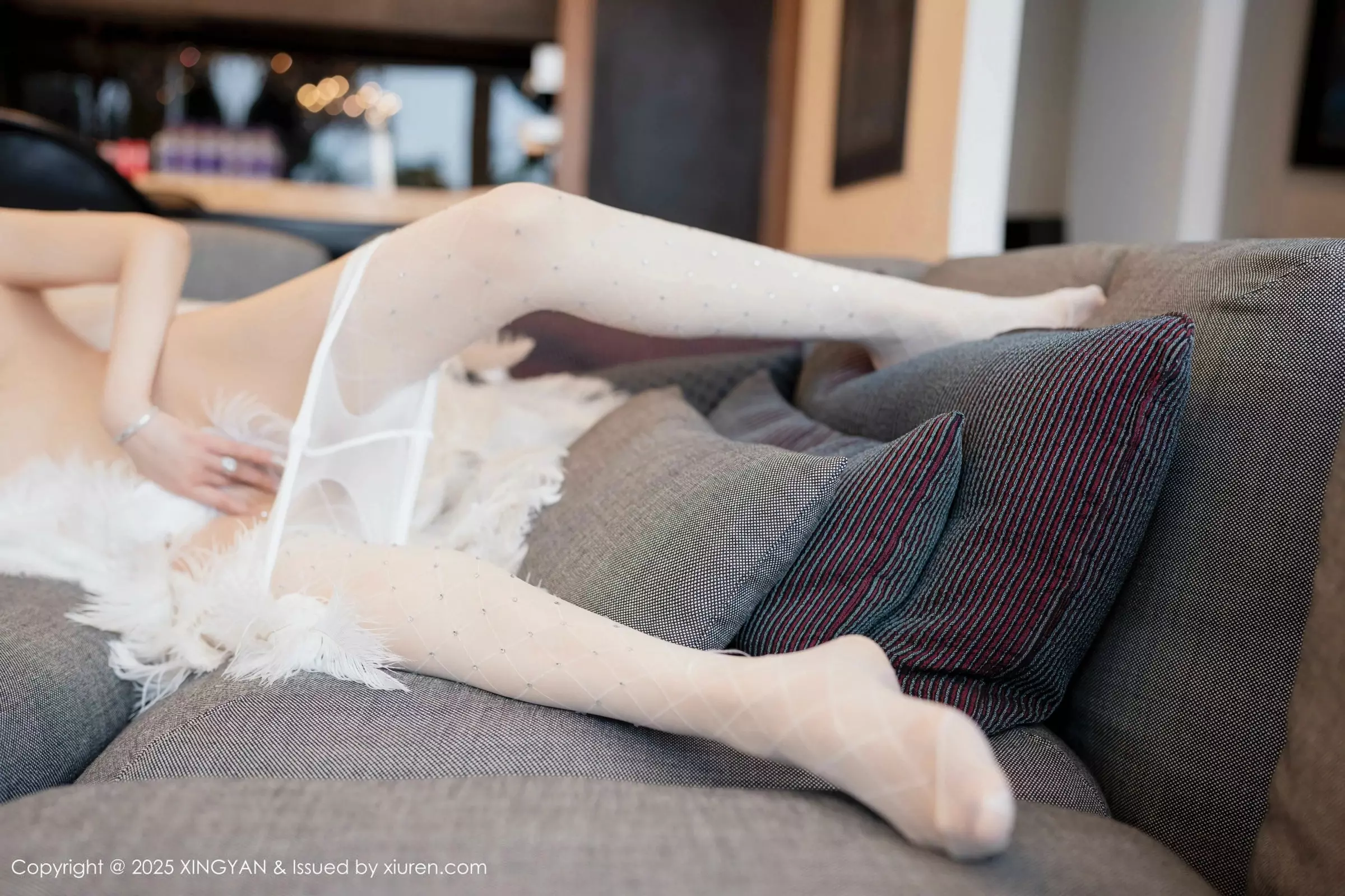 秀人集.com_[XINGYAN星颜社]VOL.325_女神李丽莎性感白色连衣短裙配白色丝袜秀完美身材诱惑写真81P