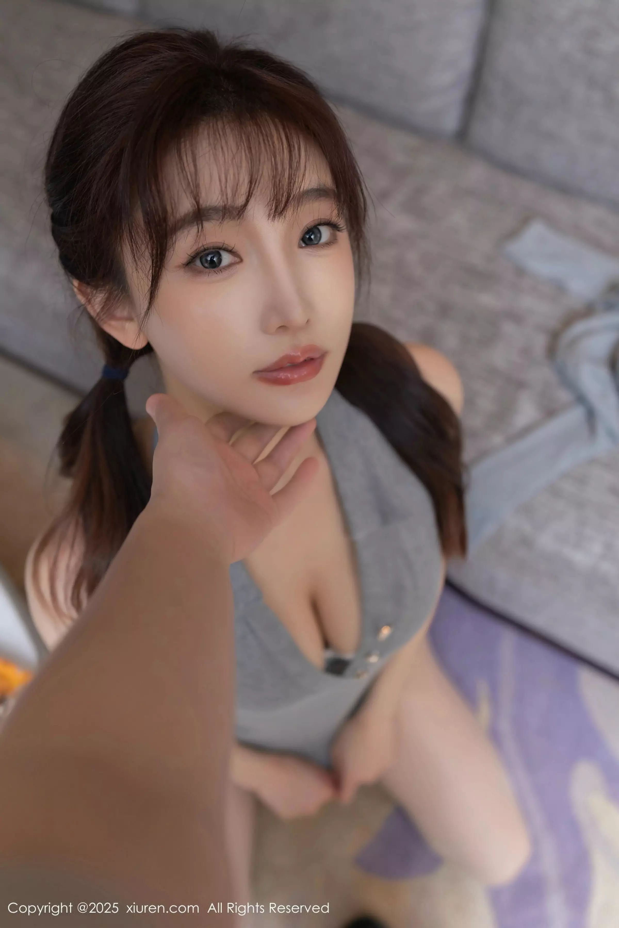 秀人集.com_[XiuRen秀人网]No.10049_模特陆萱萱性感灰色连衣短裙配超薄肉丝秀柔美身姿诱惑写真80P