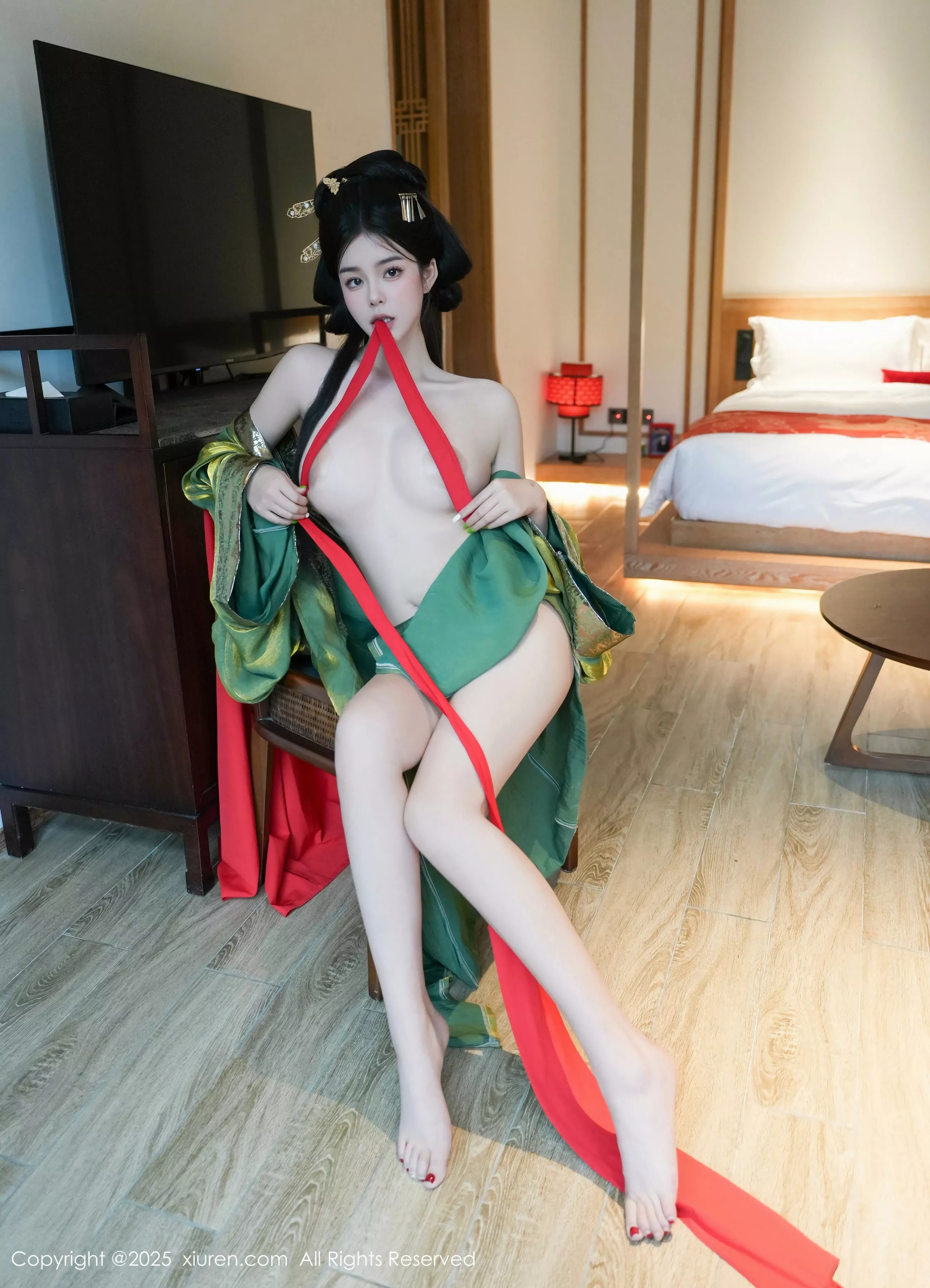 秀人集.com_[XiuRen秀人网]No.10126_模特雪糕CiCi性感绿色古风服饰露红色情趣服饰秀美腿诱惑写真68P