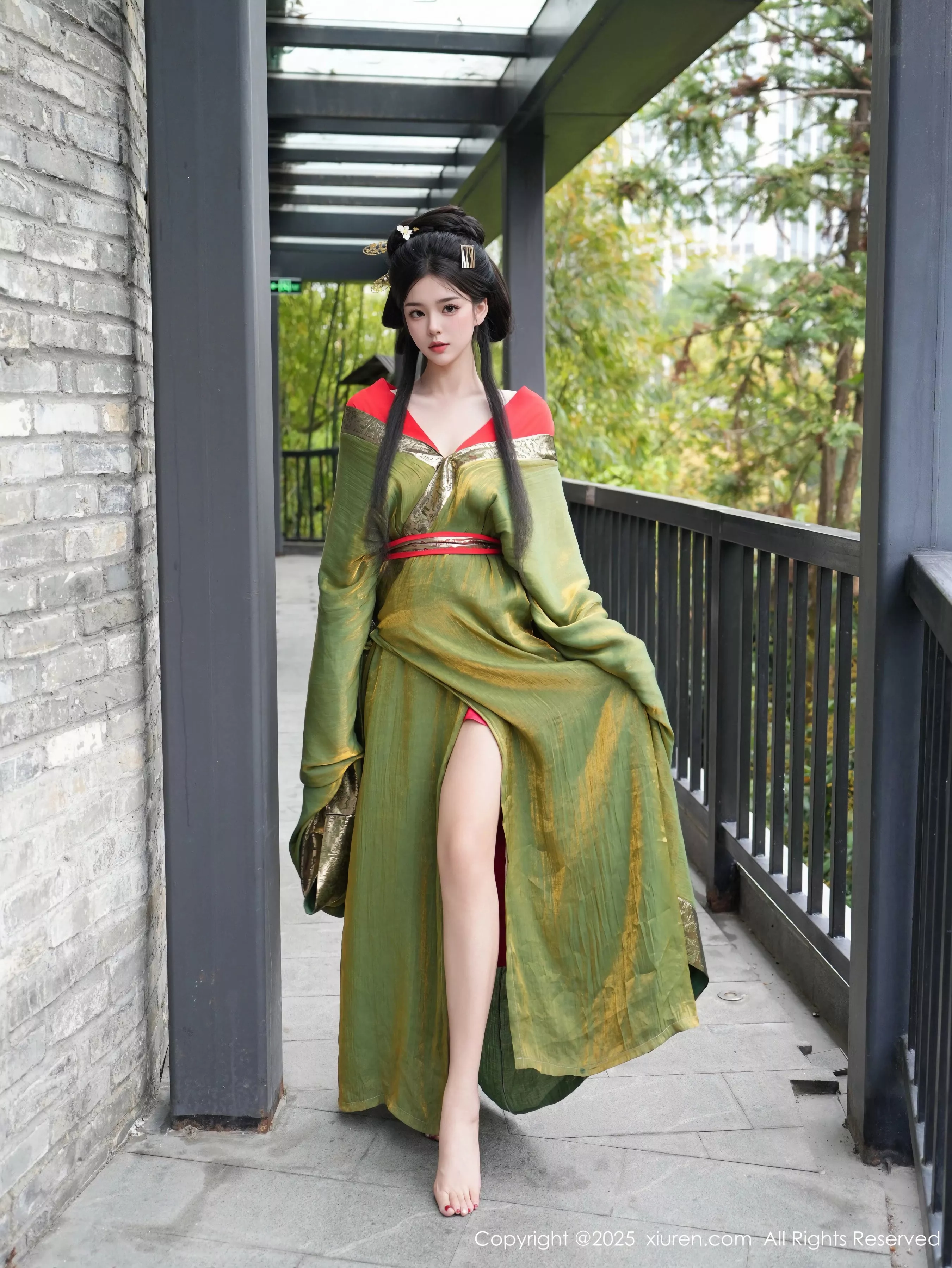 秀人集.com_[XiuRen秀人网]No.10126_模特雪糕CiCi性感绿色古风服饰露红色情趣服饰秀美腿诱惑写真68P