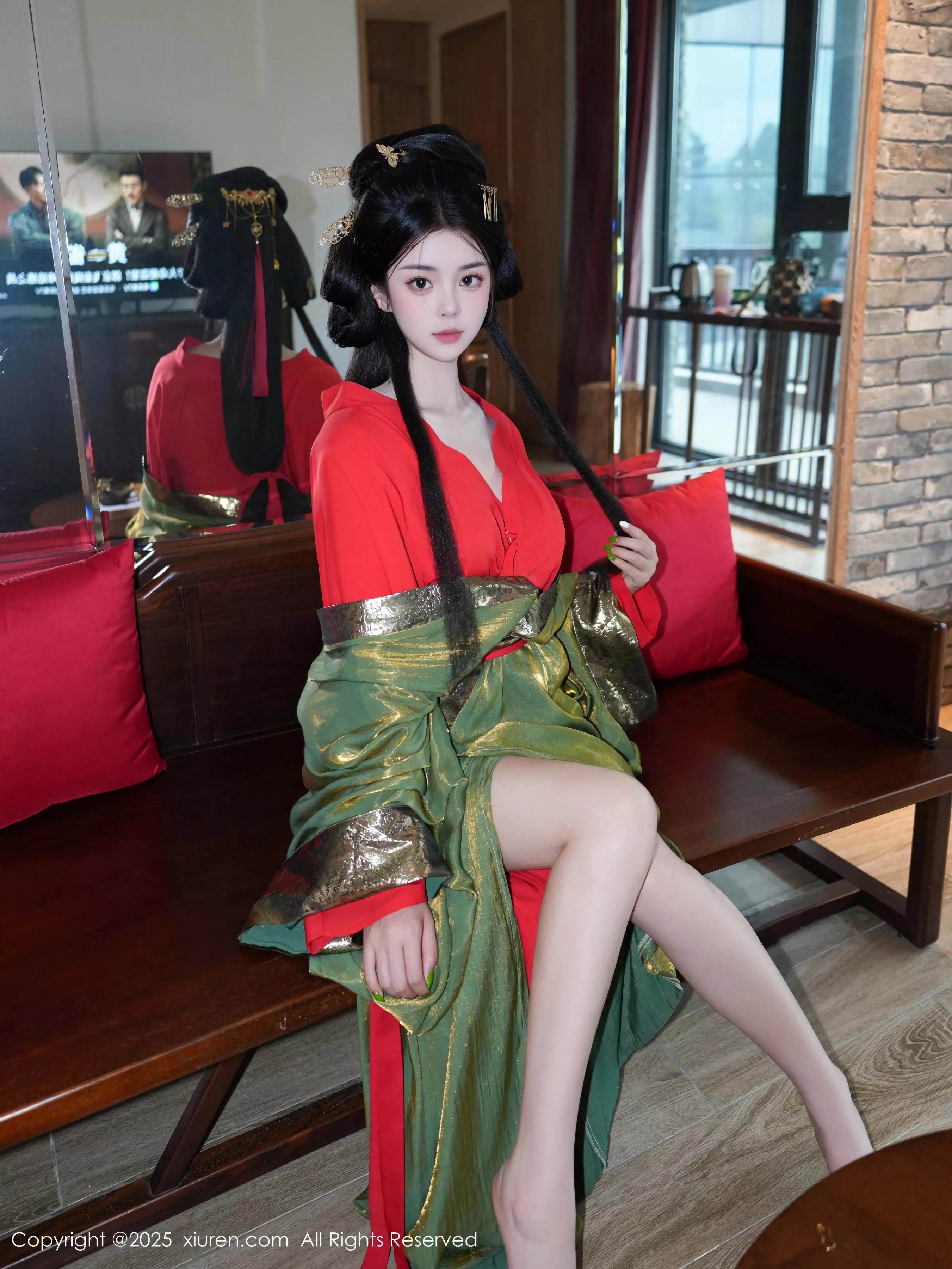 秀人集.com_[XiuRen秀人网]No.10126_模特雪糕CiCi性感绿色古风服饰露红色情趣服饰秀美腿诱惑写真68P