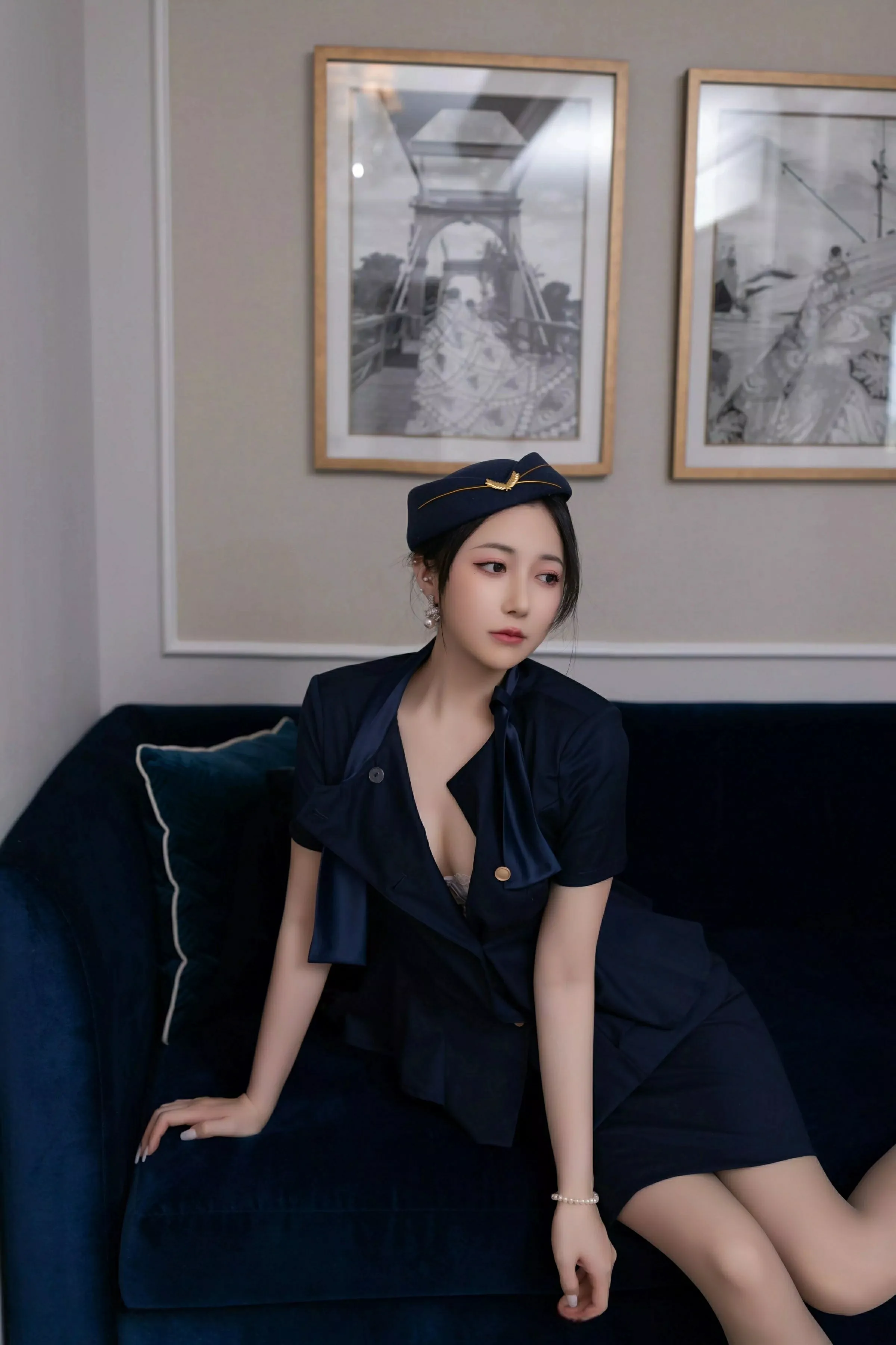 秀人集.com_[XiuRen秀人网]No.10142_模特鱼子酱Fish性感空姐制服露白色内衣配灰丝袜秀美腿诱惑写真80P