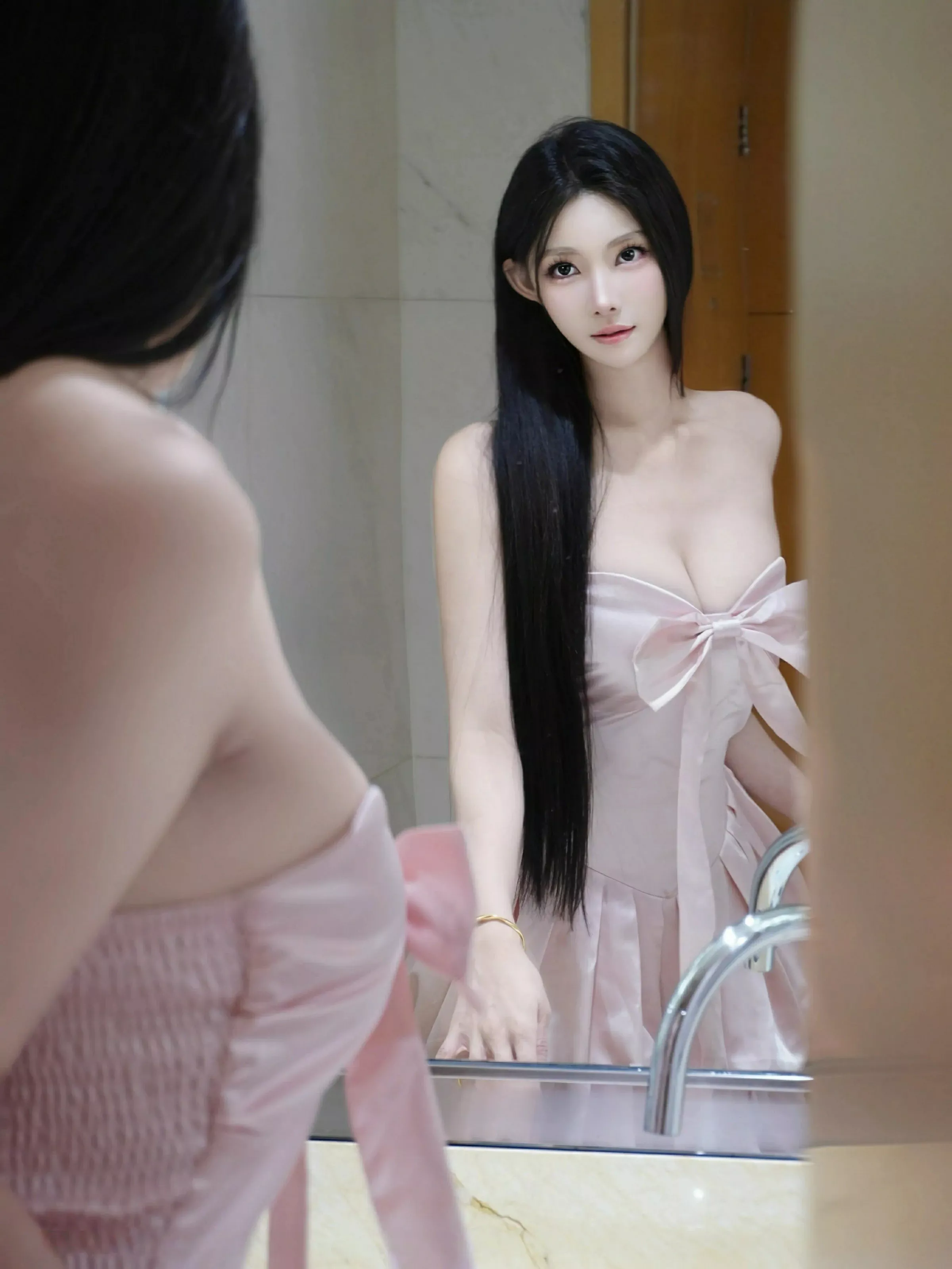 秀人集.com_[XiuRen秀人网]No.10147_新人模特雪见性感粉色连衣裙露白色内衣配白丝袜秀美腿诱惑写真61P