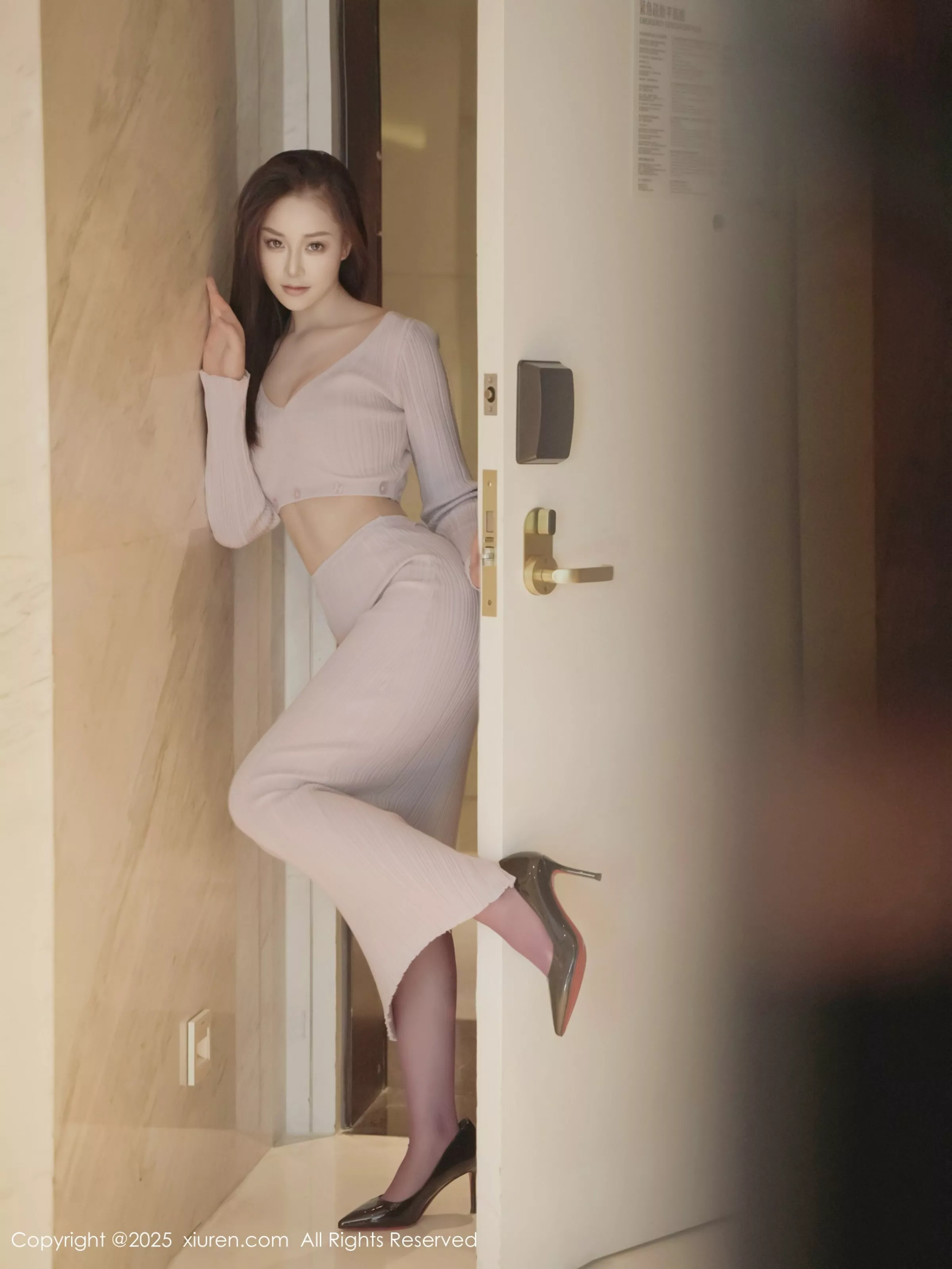 秀人集.com_[XiuRen秀人网]No.10151_新人模特兰滢滢性感紫色情趣内衣配紫丝吊袜秀凹凸身材诱惑写真56P