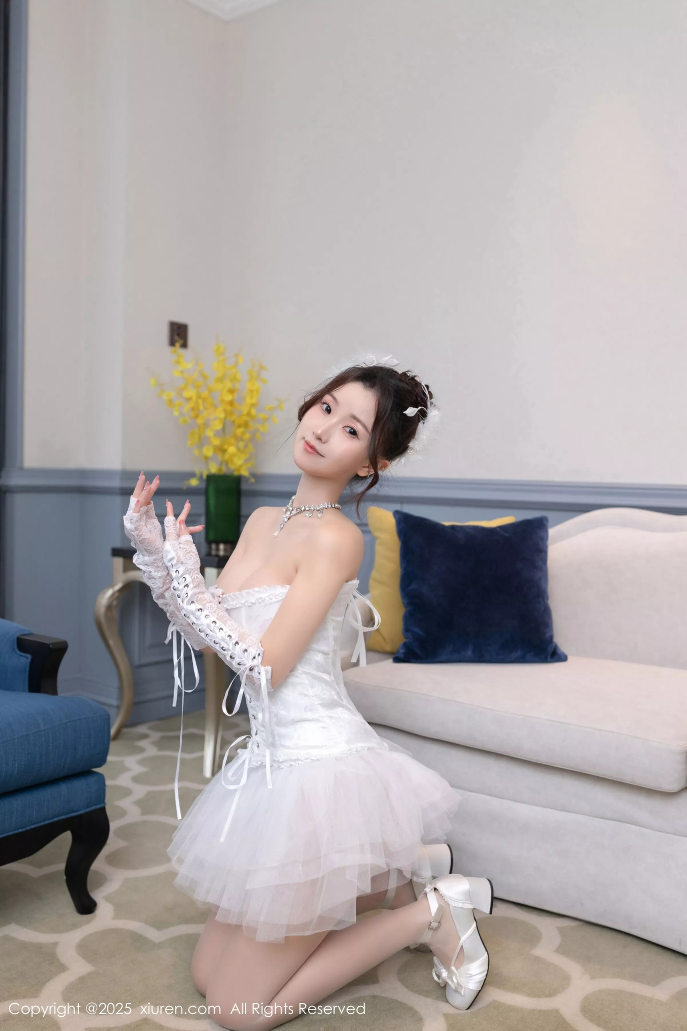 秀人集.com_[XiuRen秀人网]No.10161_模特杏子Yada性感白色低胸连衣裙配原色丝袜秀曼妙身姿诱惑写真82P