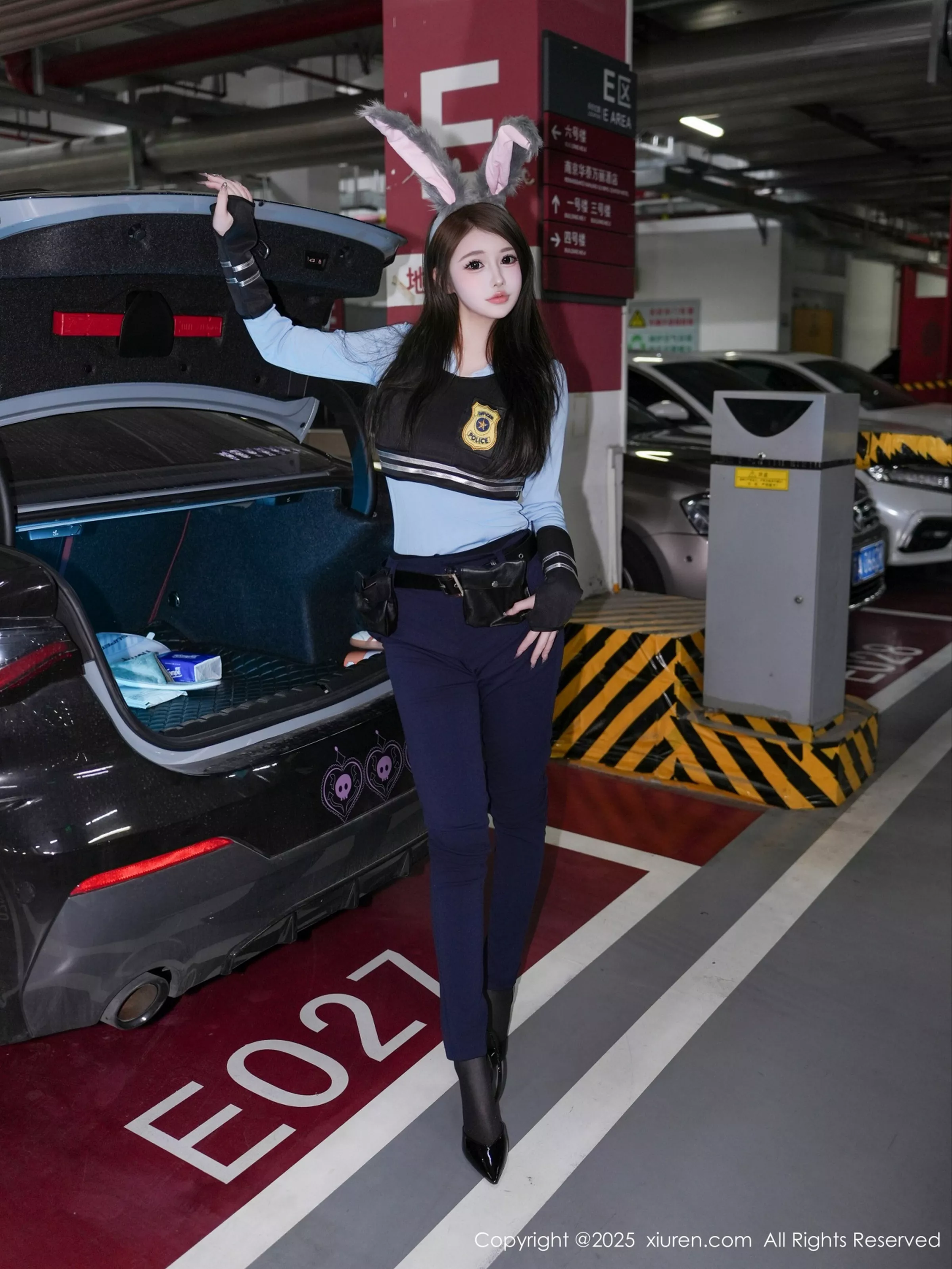 秀人集.com_[XiuRen秀人网]No.10158_模特甜妮性感黑色制服露半截上衣配超薄黑丝秀丰腴身姿诱惑写真69P