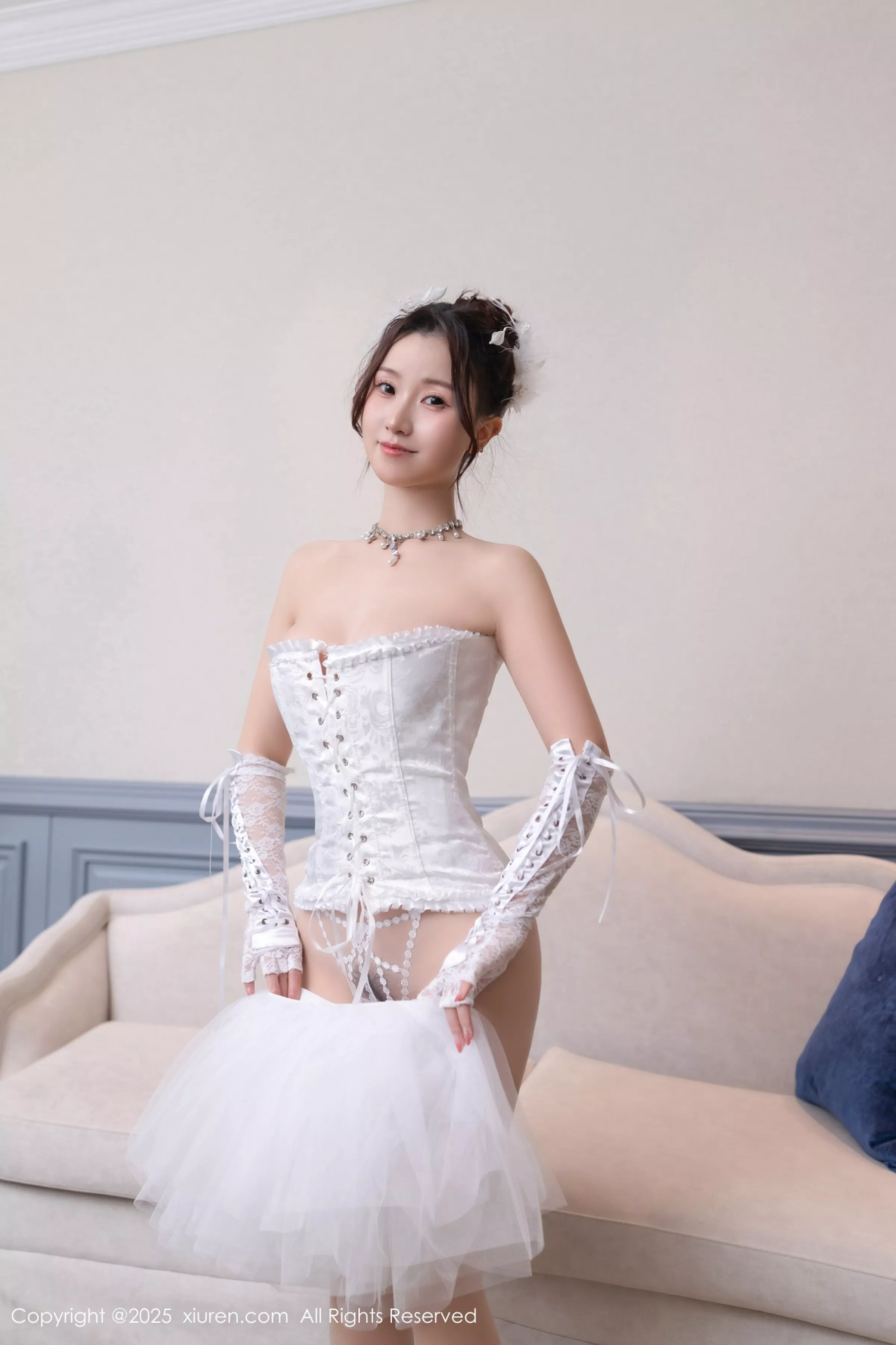 秀人集.com_[XiuRen秀人网]No.10161_模特杏子Yada性感白色低胸连衣裙配原色丝袜秀曼妙身姿诱惑写真82P