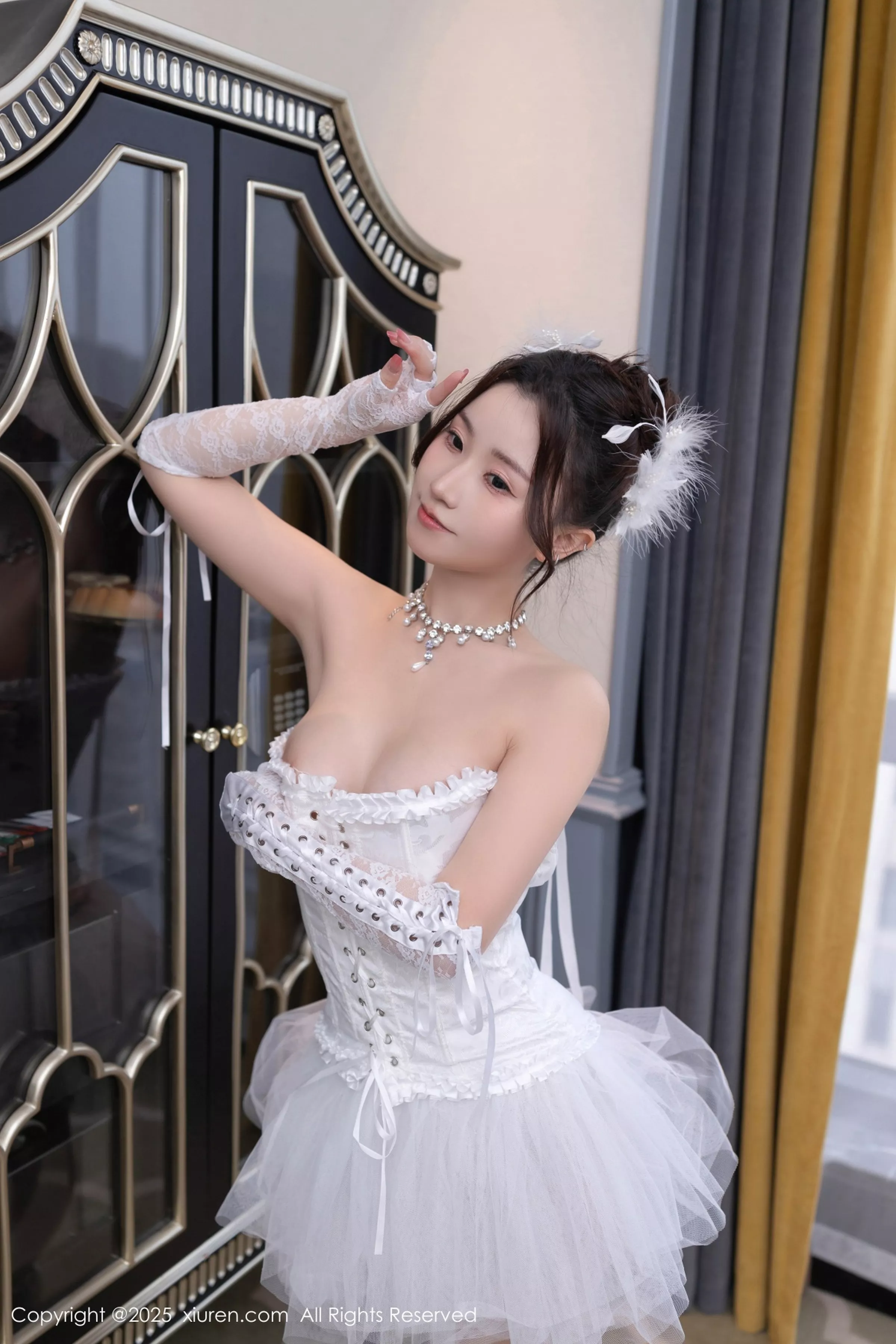 秀人集.com_[XiuRen秀人网]No.10161_模特杏子Yada性感白色低胸连衣裙配原色丝袜秀曼妙身姿诱惑写真82P