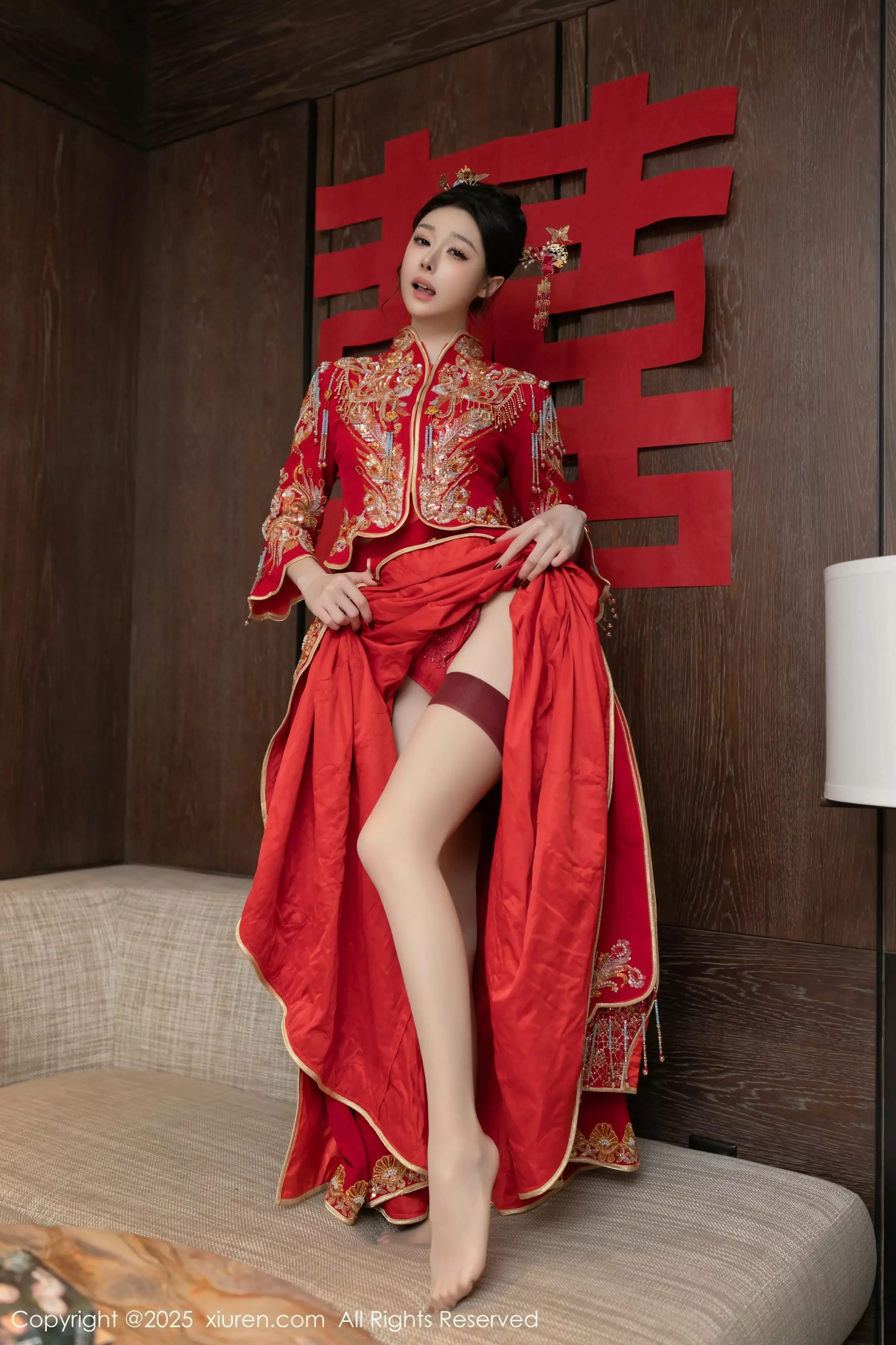 秀人集.com_[XiuRen秀人网]No.10055_模特小逗逗新婚主题性感红色蕾丝内衣配黑丝吊袜完美诱惑写真82P