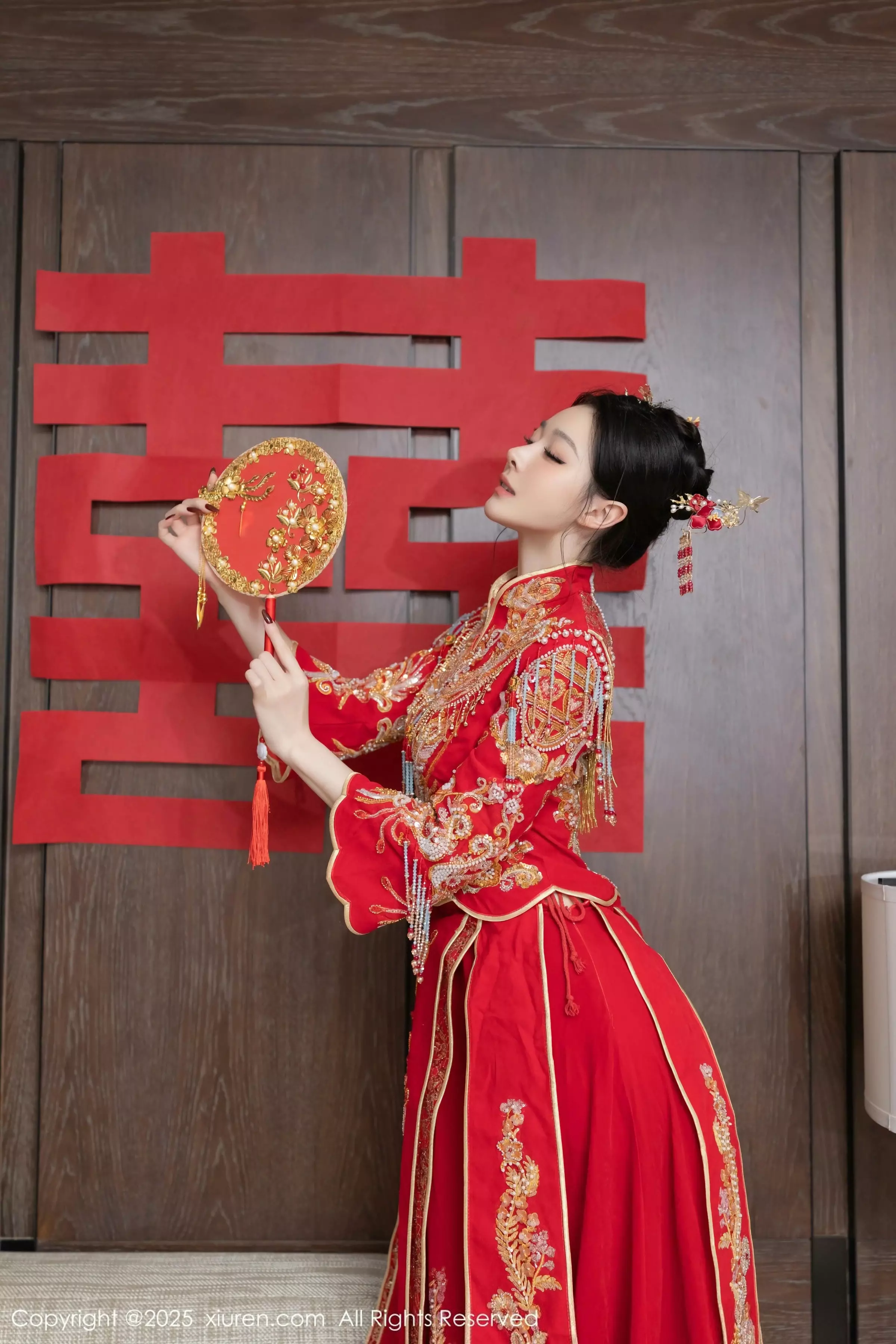 秀人集.com_[XiuRen秀人网]No.10055_模特小逗逗新婚主题性感红色蕾丝内衣配黑丝吊袜完美诱惑写真82P