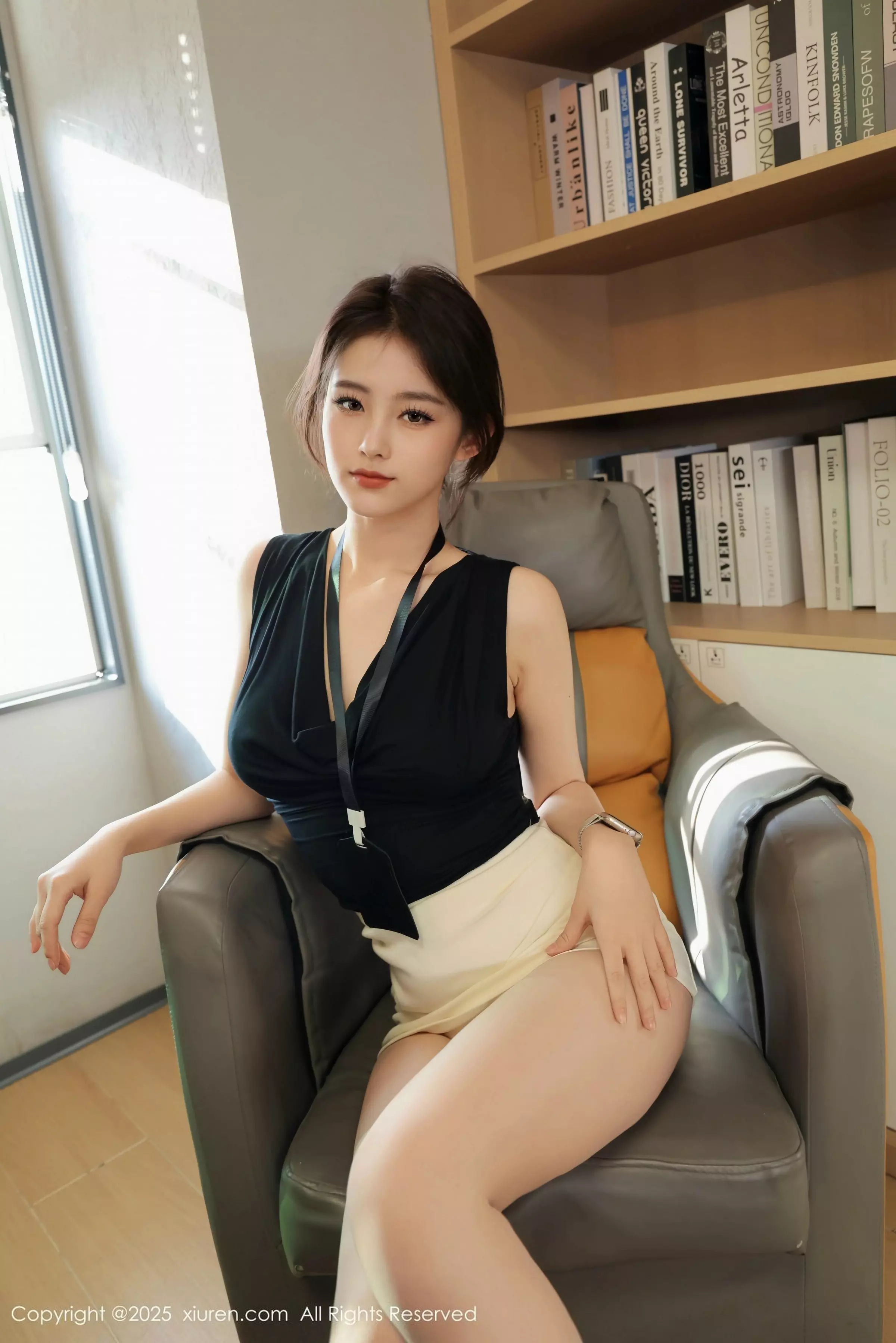 秀人集.com_[XiuRen秀人网]No.10052_模特小橘子orange性感黑白职业装配超薄肉丝秀曼妙身姿诱惑写真78P