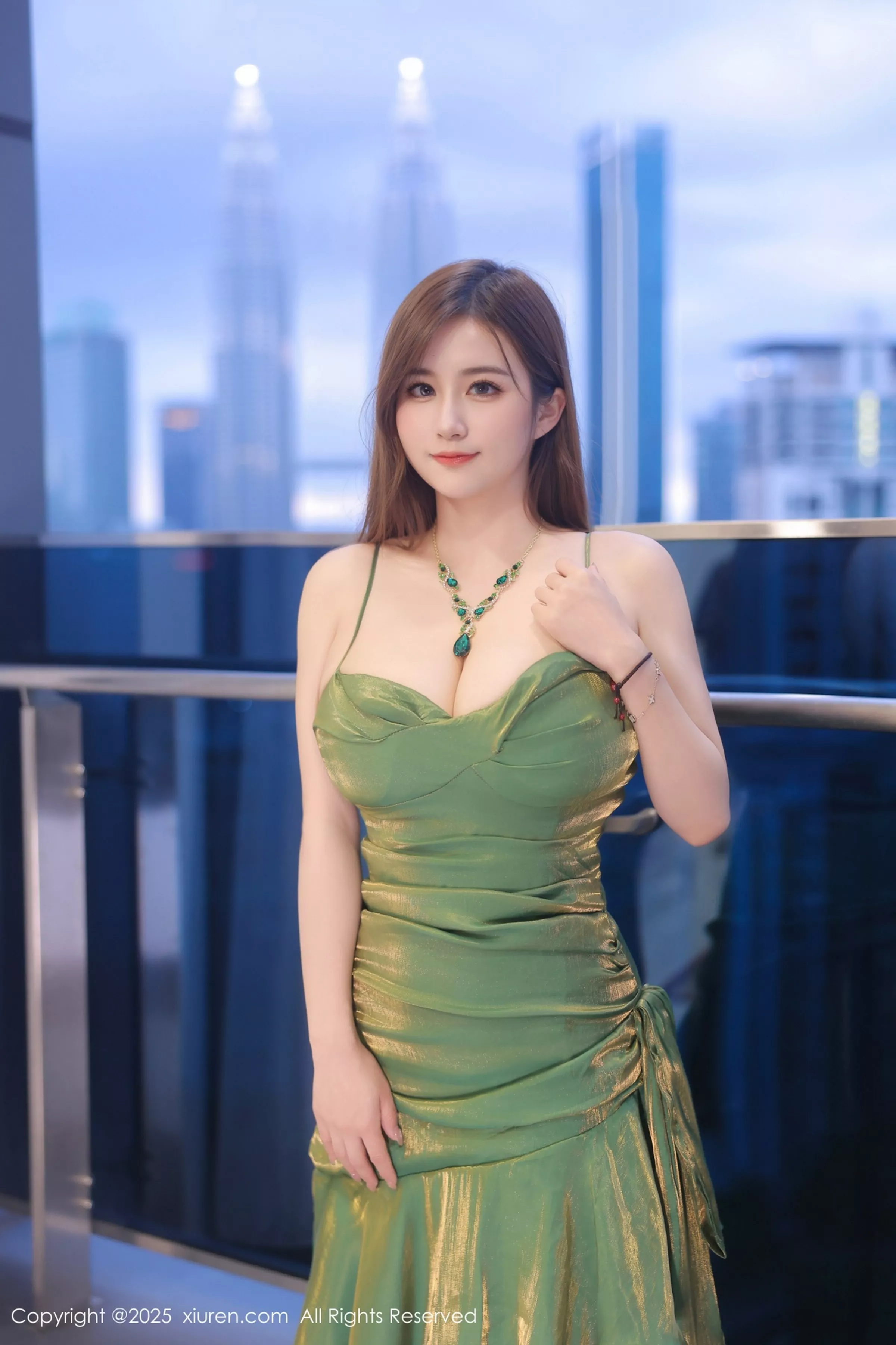 秀人集.com_[XiuRen秀人网]No.10169_模特小肉肉咪性感缕空情趣内衣配破烂黑丝秀凹凸身材诱惑写真78P