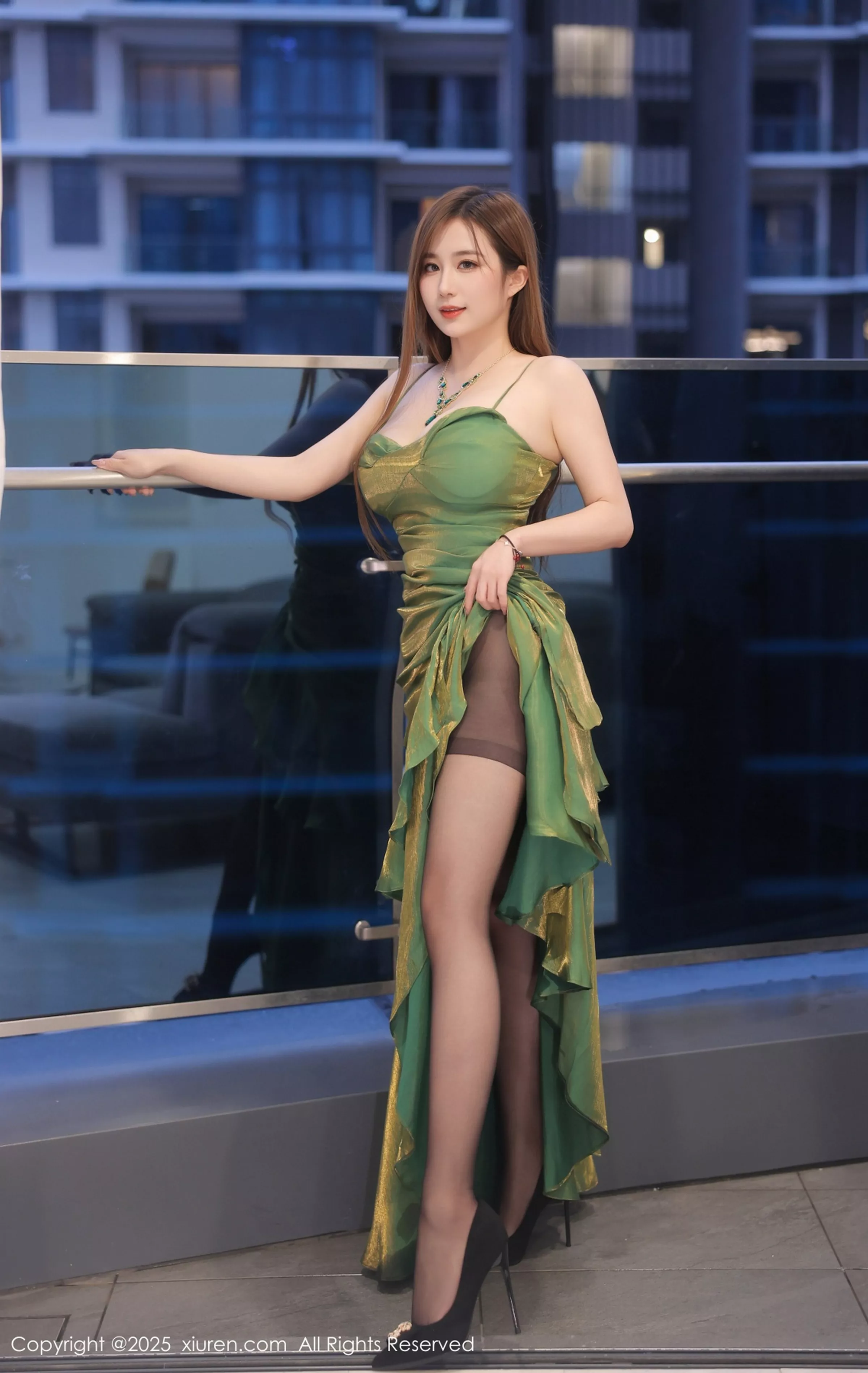 秀人集.com_[XiuRen秀人网]No.10169_模特小肉肉咪性感缕空情趣内衣配破烂黑丝秀凹凸身材诱惑写真78P