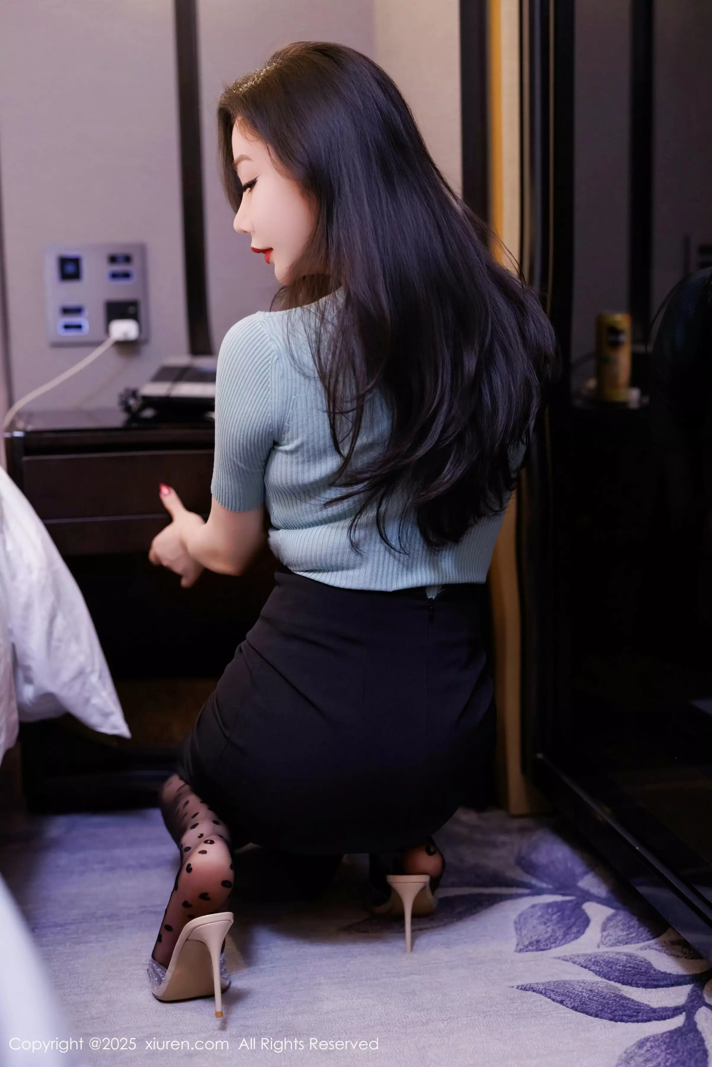 秀人集.com_[XiuRen秀人网]No.10060_女神心妍小公主性感蓝T配黑短裙露黑丝吊袜秀翘臀美腿诱惑写真62P